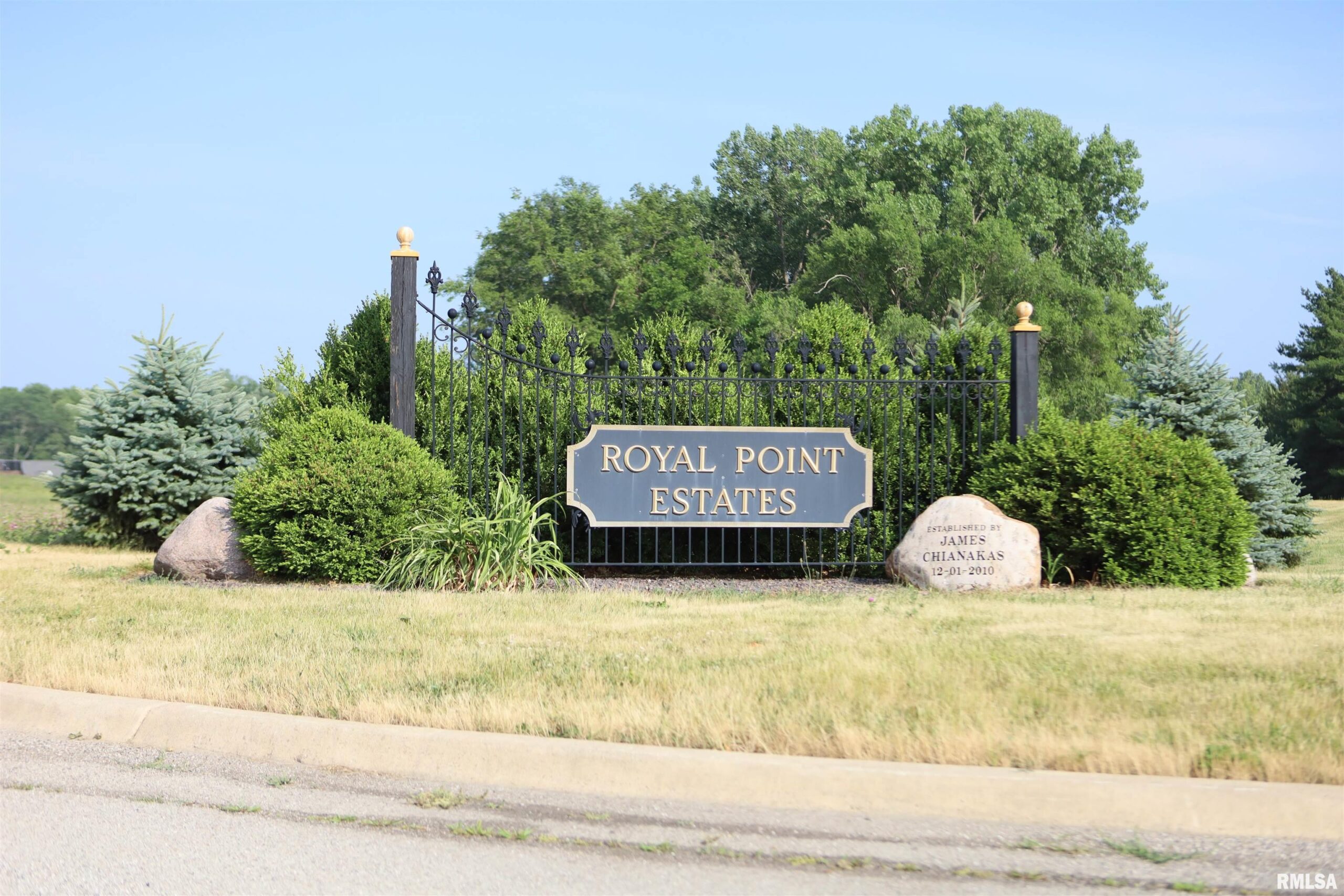 101 Royal Point Court  Pekin IL 61554