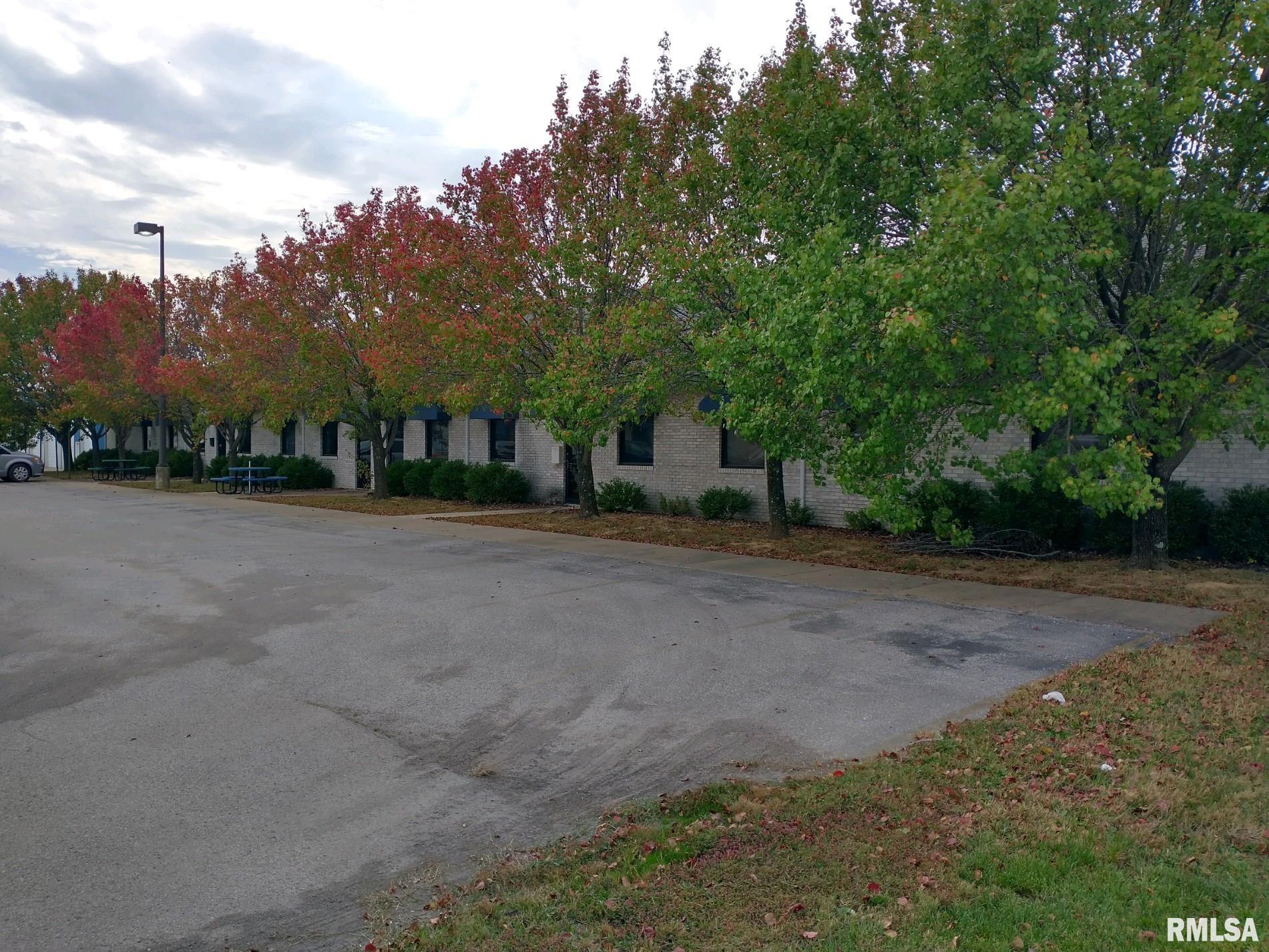 812 SKYLINE Drive  Marion IL 62959