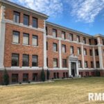 2117 STATE Street 301 Bettendorf IA 52722