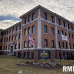2117 STATE Street 301 Bettendorf IA 52722