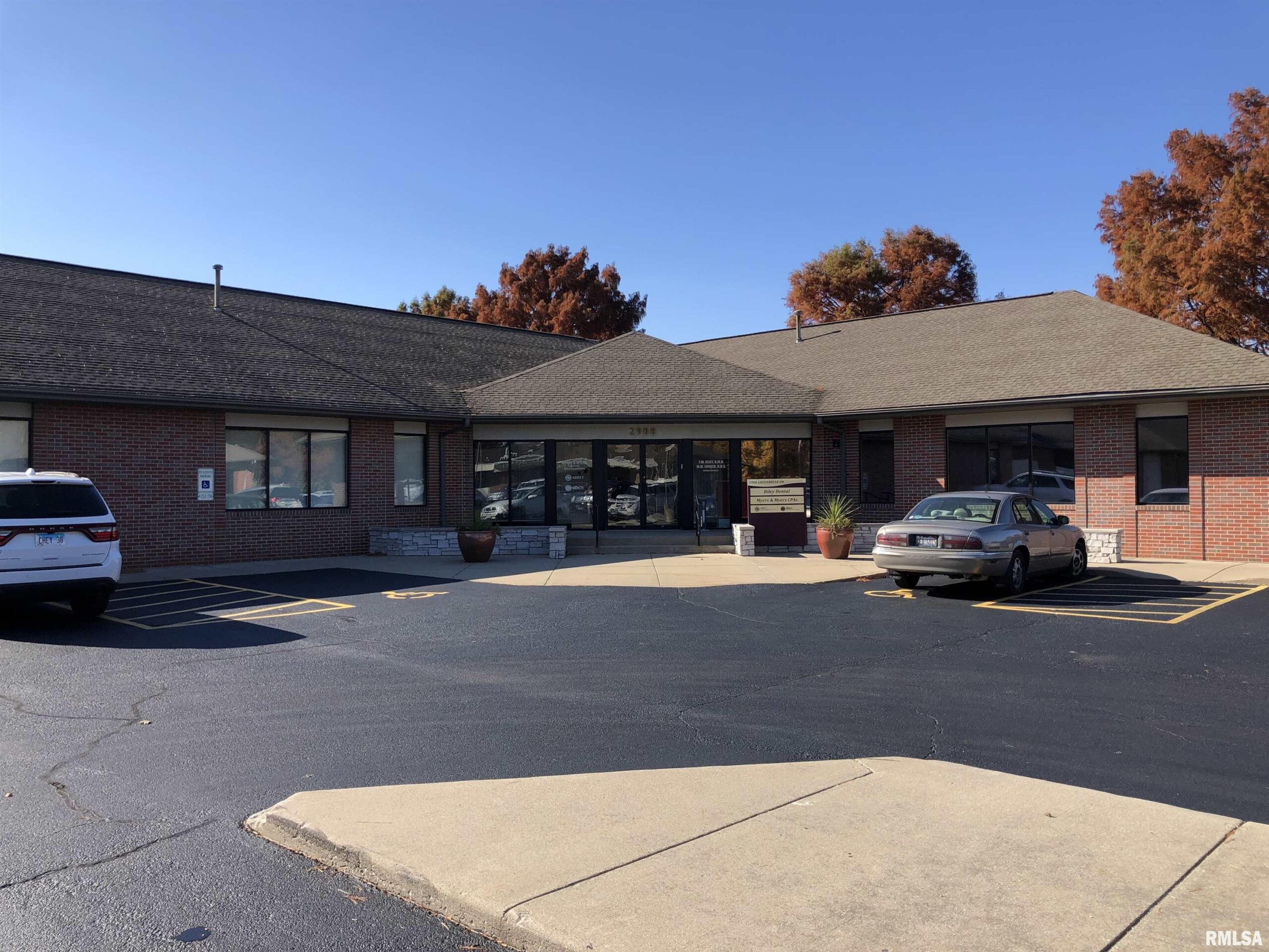 2908 GREENBRIAR Drive B Springfield IL 62704