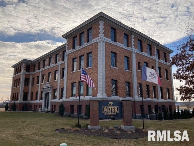 2117 STATE Street 100 Bettendorf IA 52722