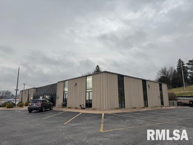 4900 38TH Avenue 1 Moline IL 61265