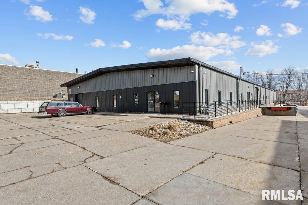 3805 MISSISSIPPI Avenue  Davenport IA 52807