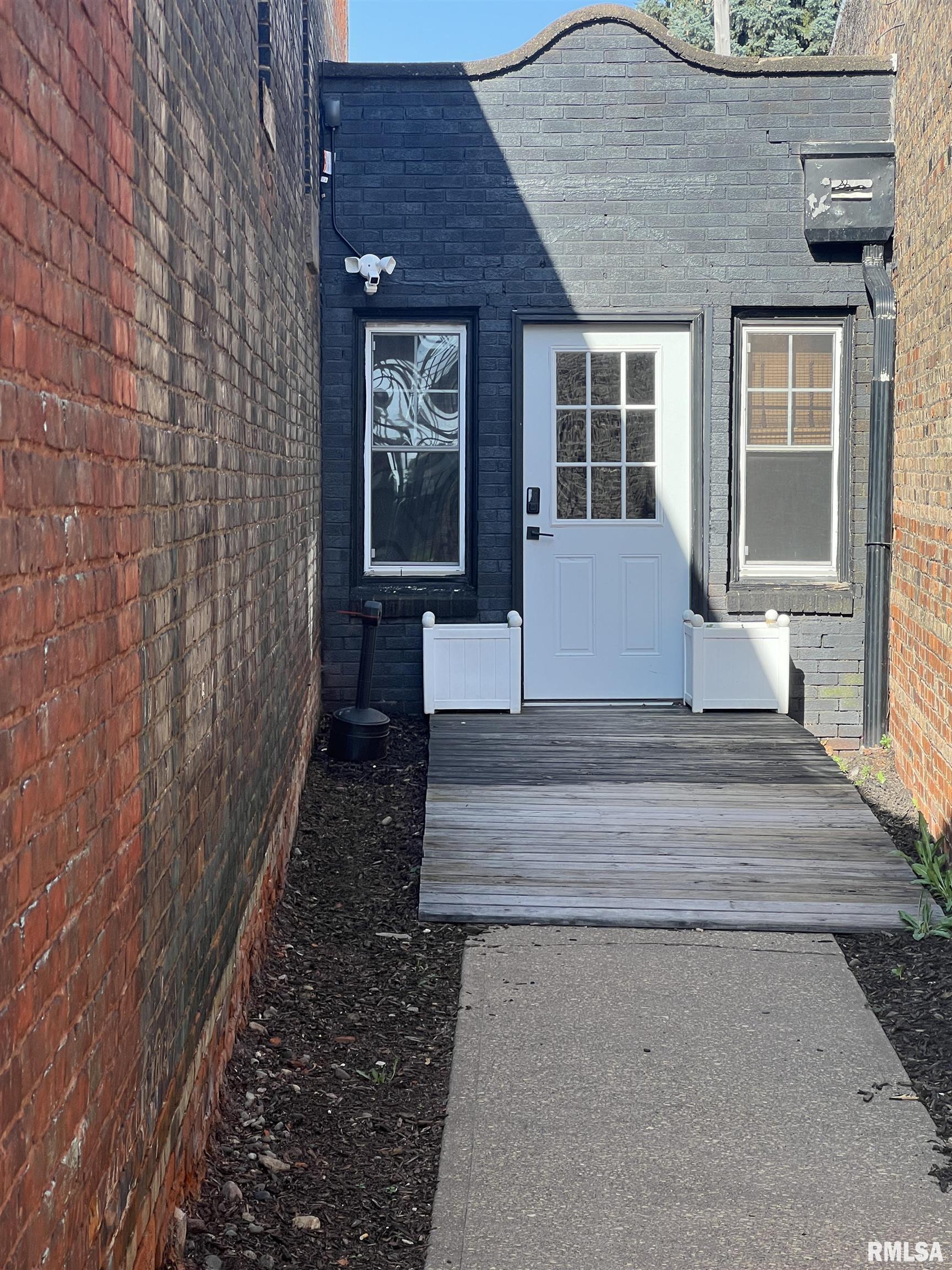 110 2ND Street  Clinton IA 52732