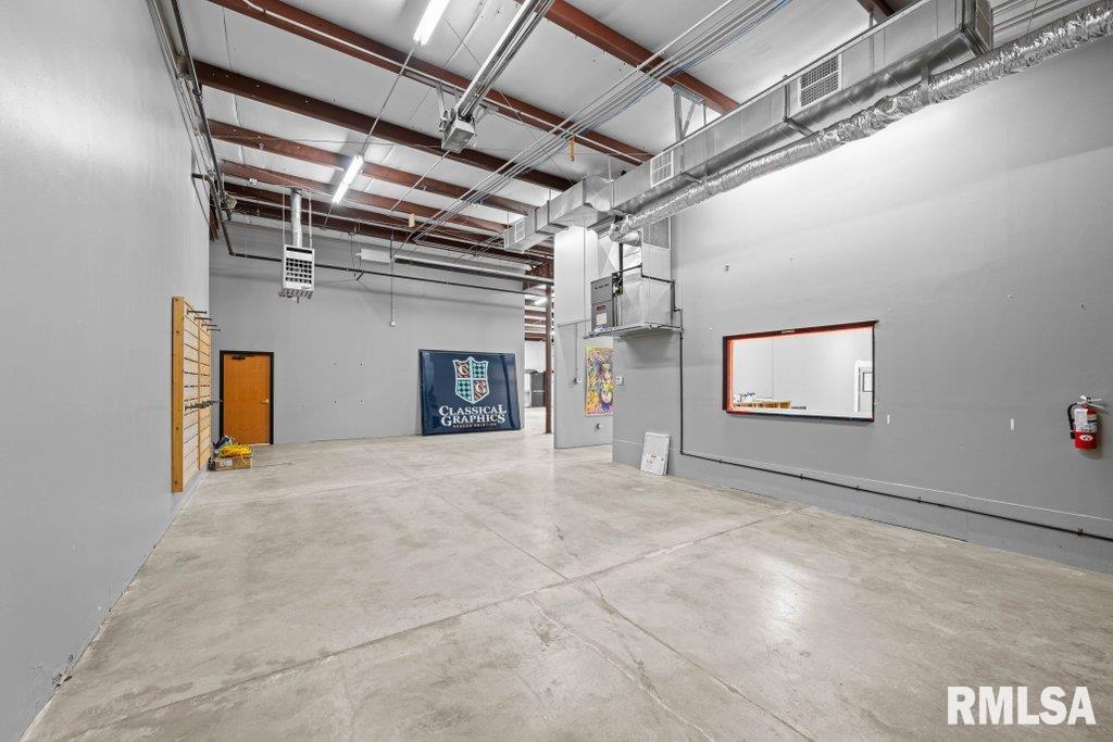 3805 MISSISSIPPI Avenue  Davenport IA 52807