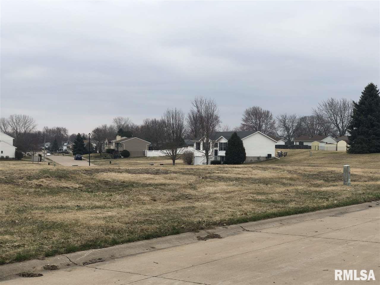 4413 MICHIGAN Avenue  Davenport IA 52802