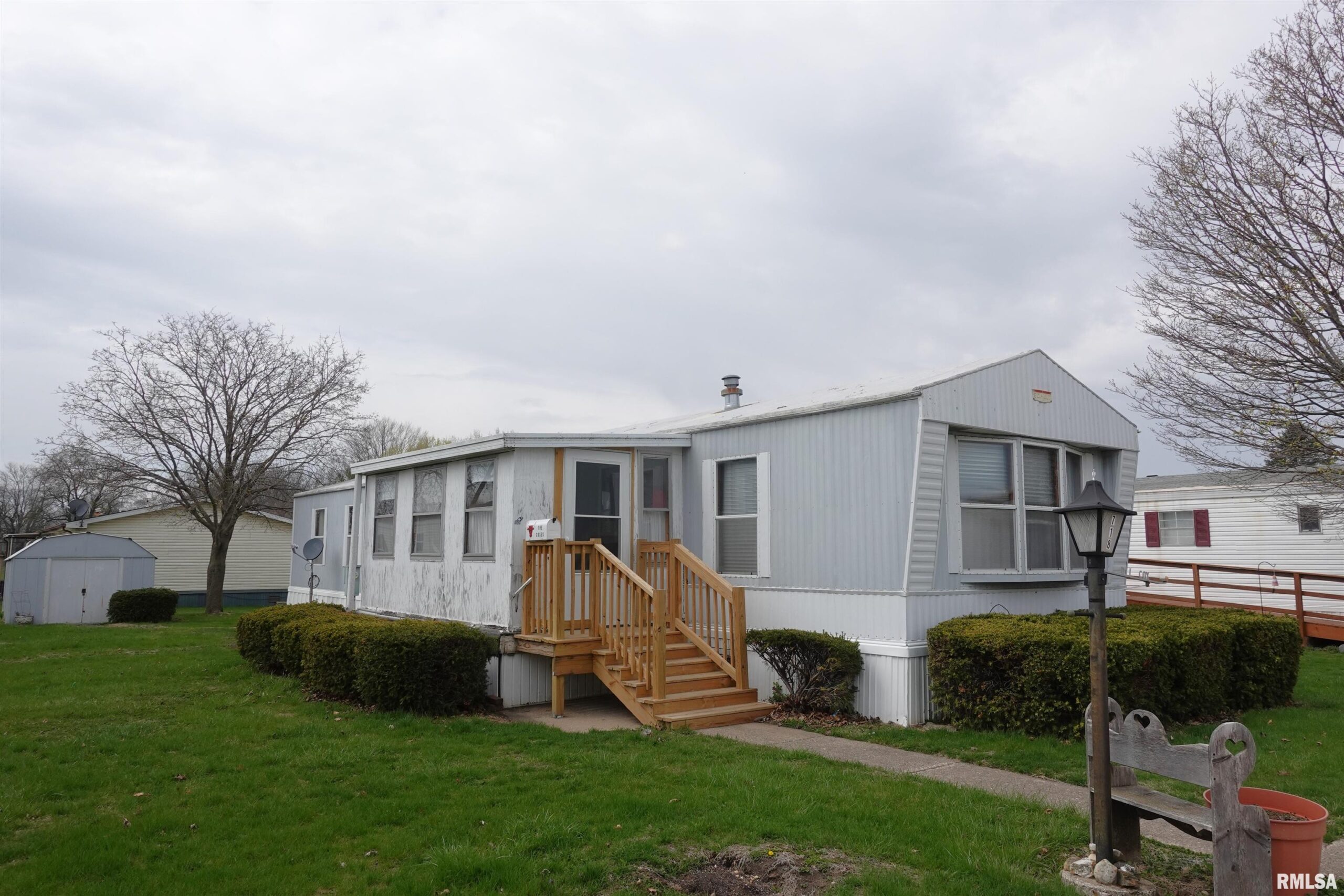718 CENTURY Estates  Galesburg IL 61401