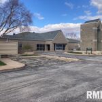 4017 DEVILS GLEN Road  Bettendorf IA 52722
