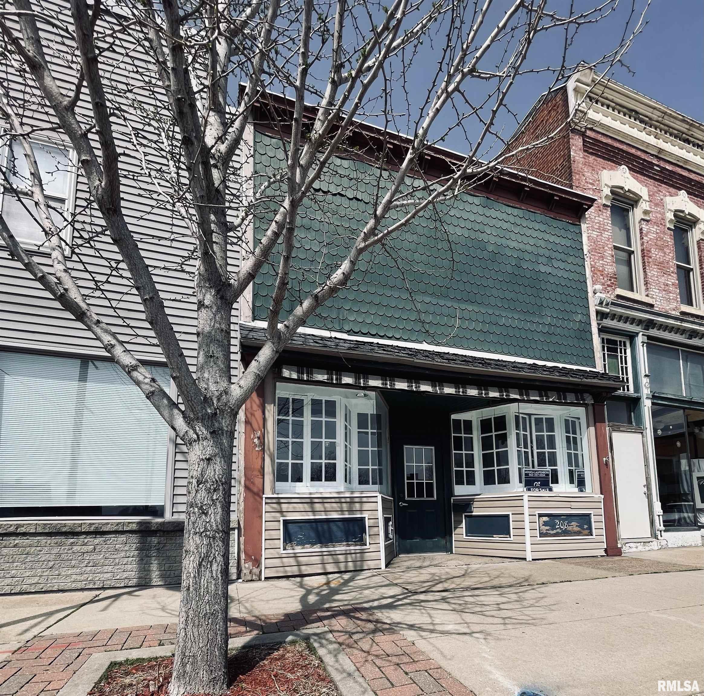 208 MAIN Avenue  Clinton IA 52732