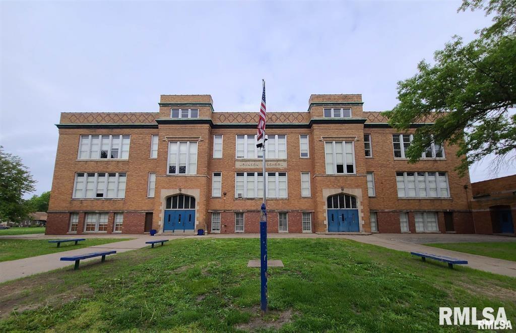 1730 WILKES Avenue 13 Davenport IA 52804
