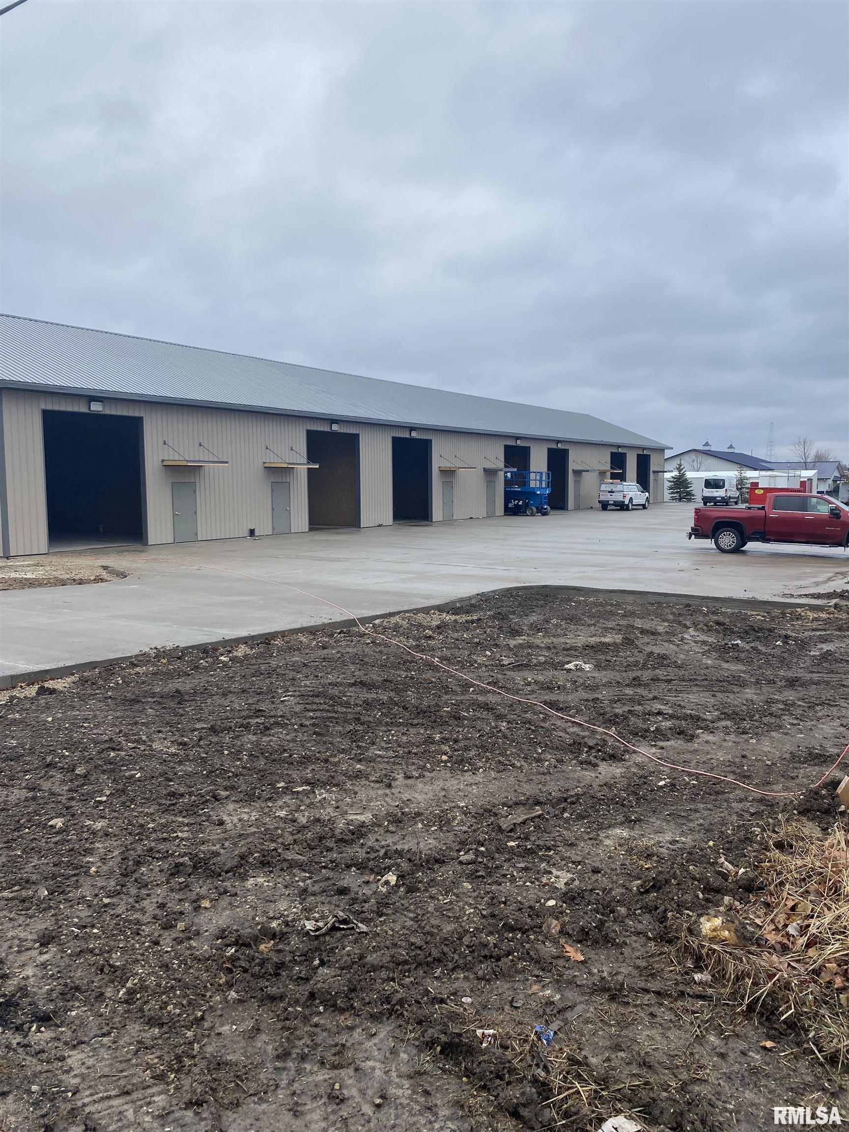 6021 VALLEY Drive 6025 Bettendorf IA 52722