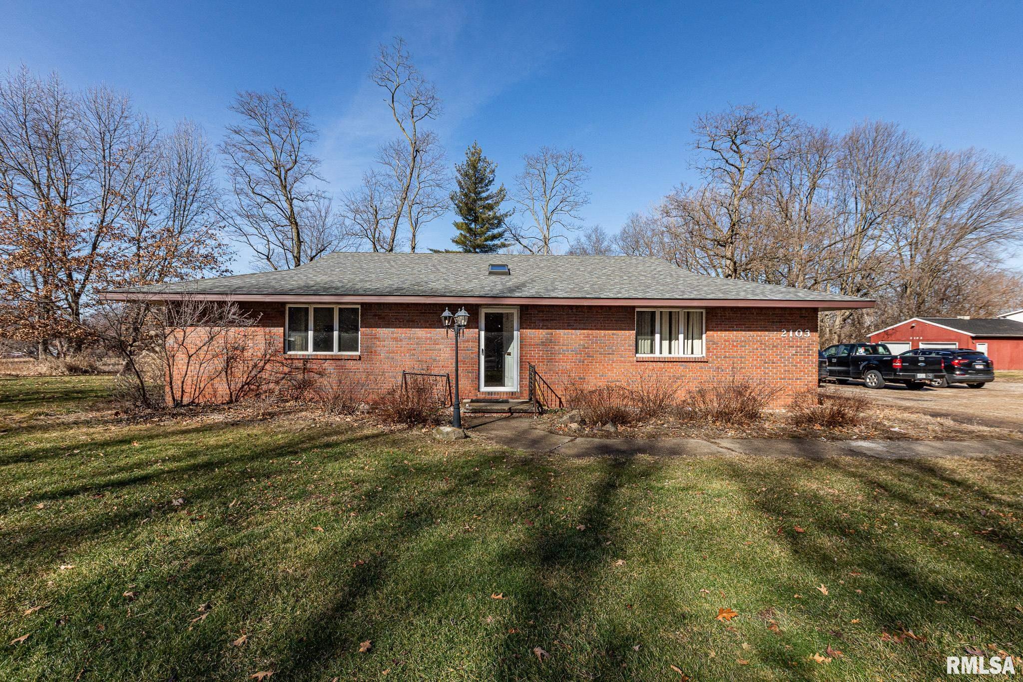 2103 PARKWAY Drive  Pekin IL 61554