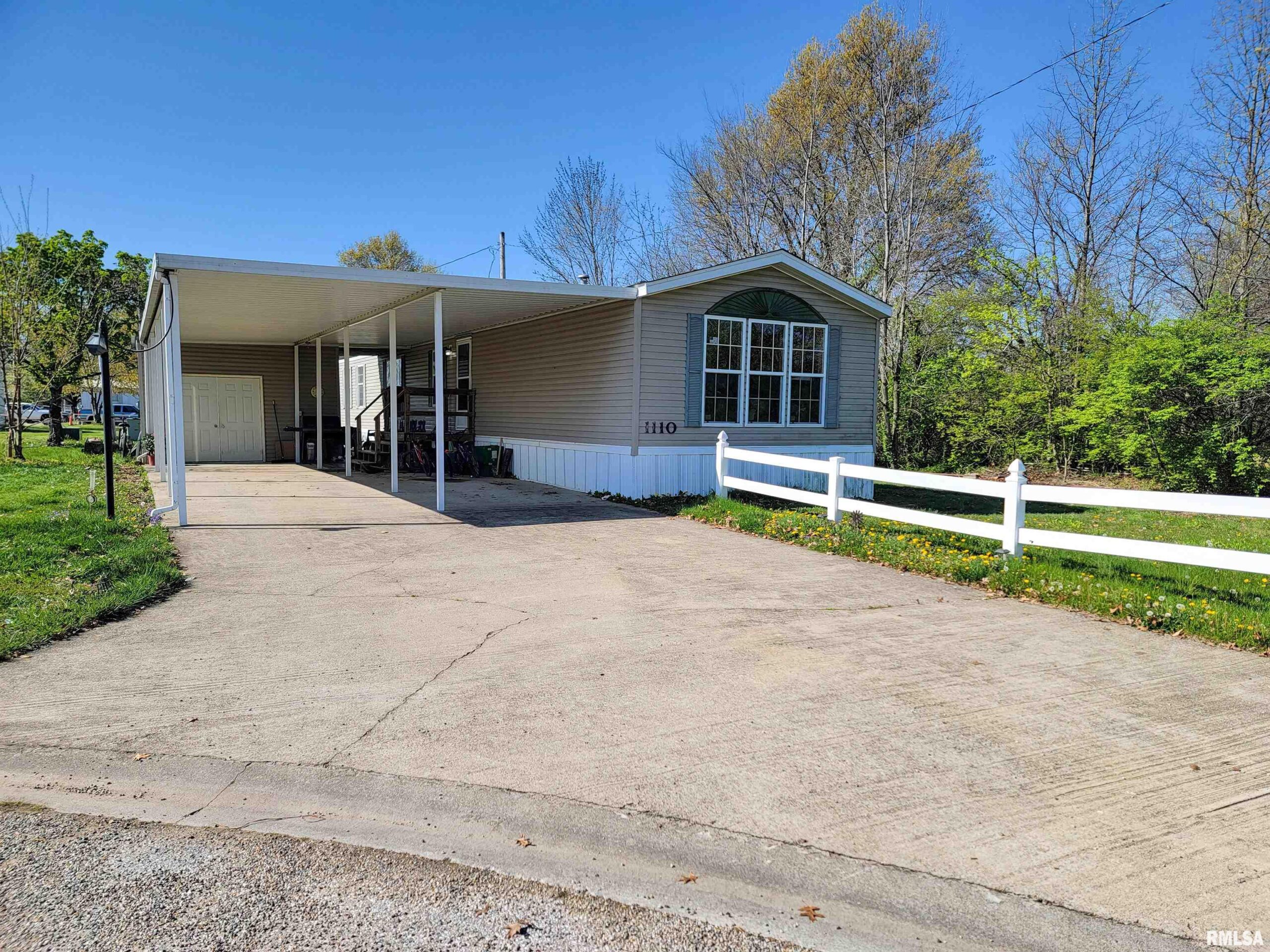 1110 7TH Street  Flora IL 62839