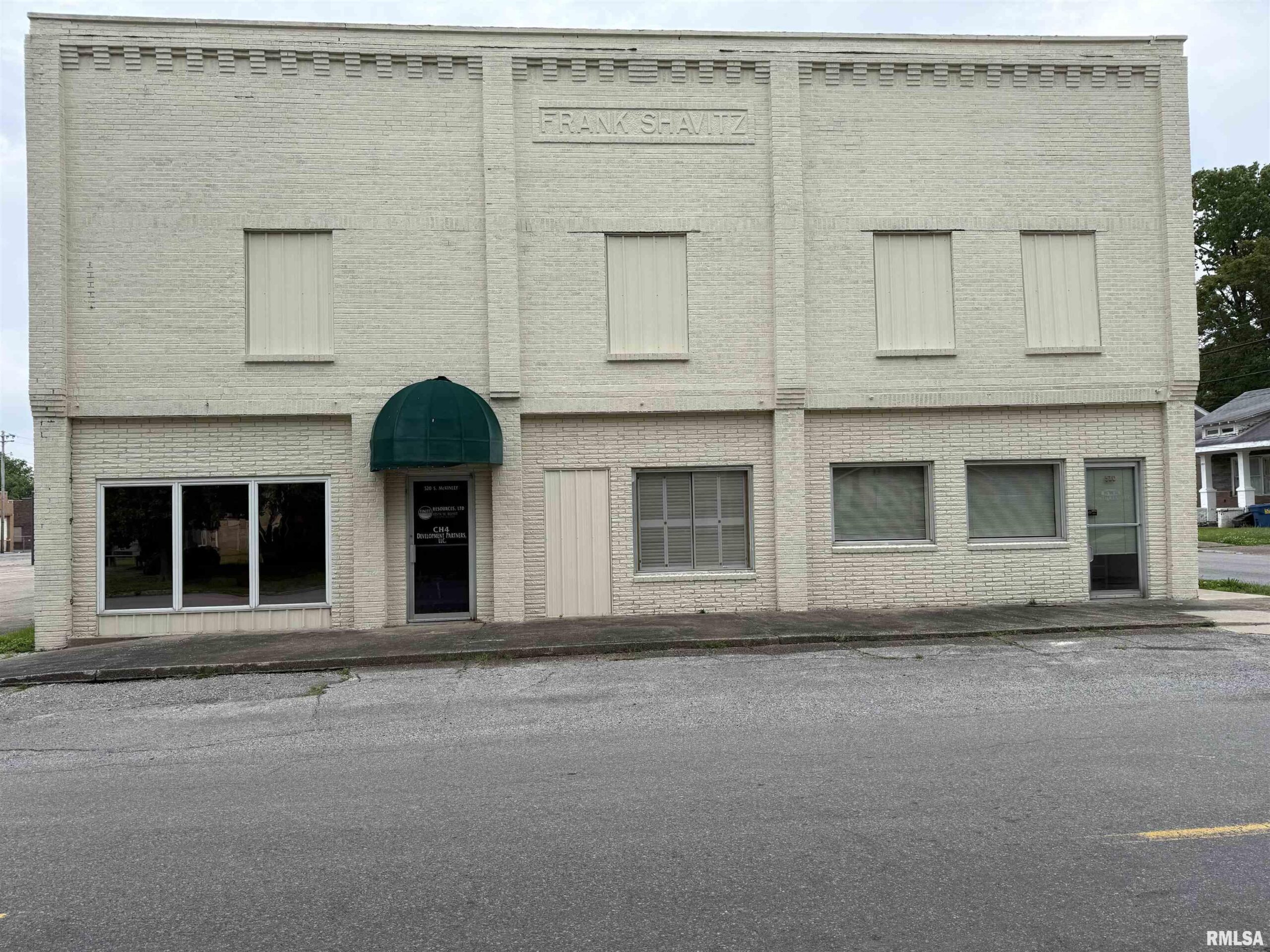 520 MCKINLEY Street  Harrisburg IL 62946