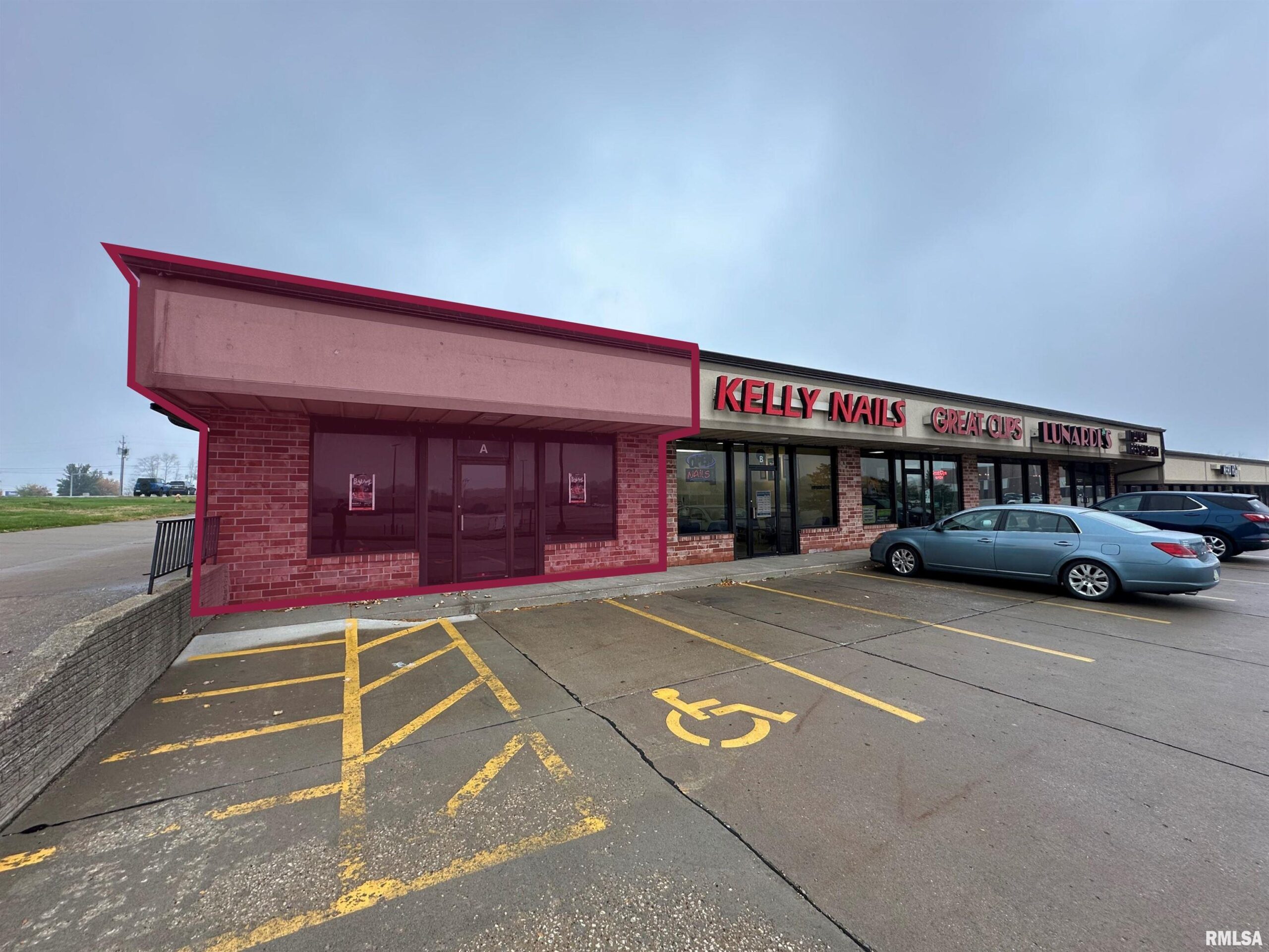102 KIMBERLY Road A Davenport IA 52806