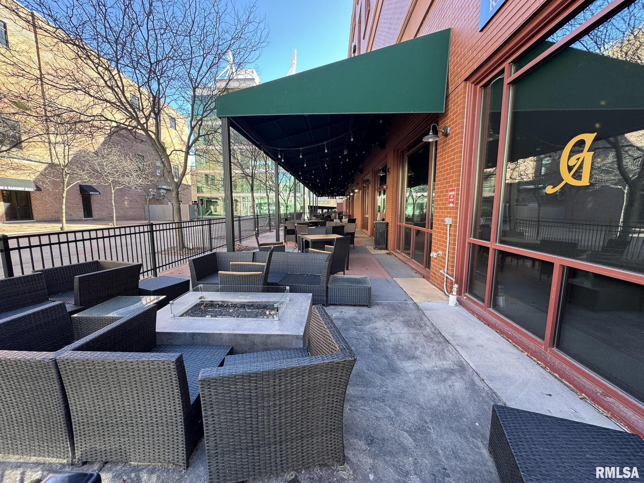 131 2ND Street 1B Davenport IA 52801
