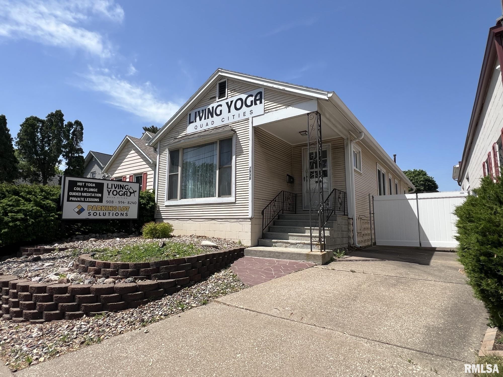 2938 HARRISON Street  Davenport IA 52803