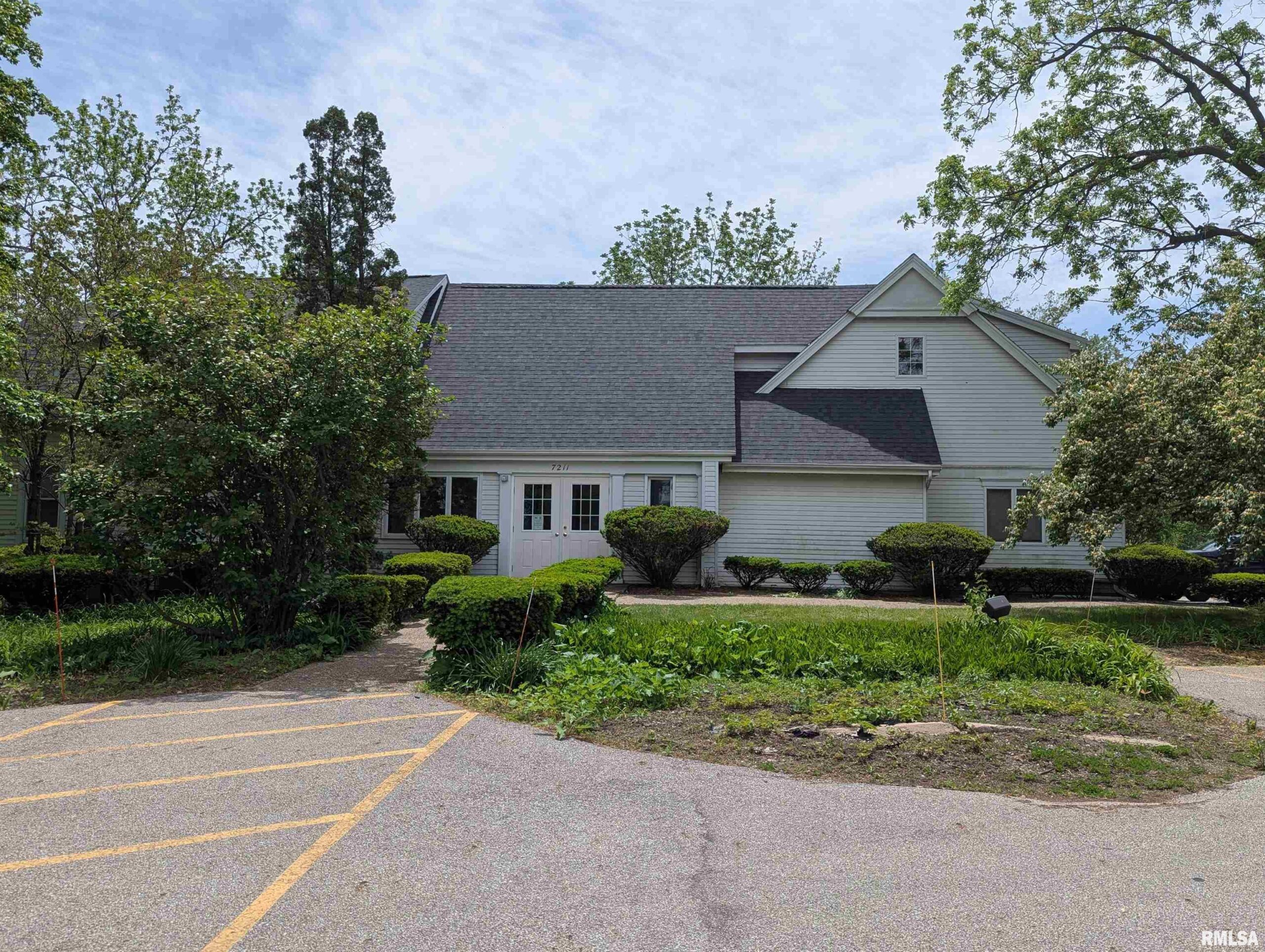 7211 KNOXVILLE Avenue  Peoria IL 61614