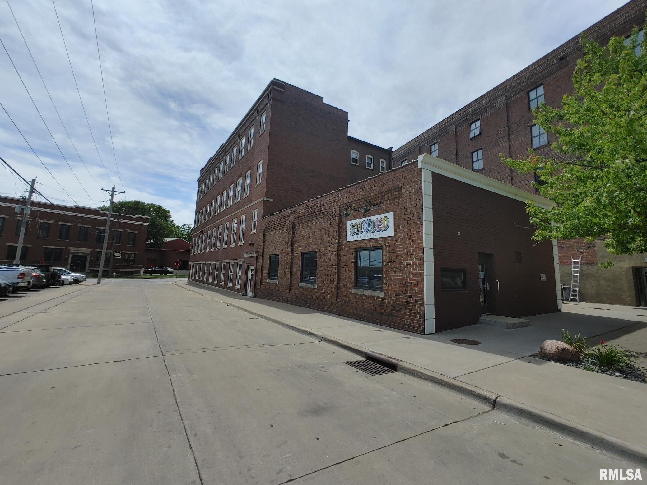 800 ISABEL BLOOM Way 3-101 Davenport IA 52803