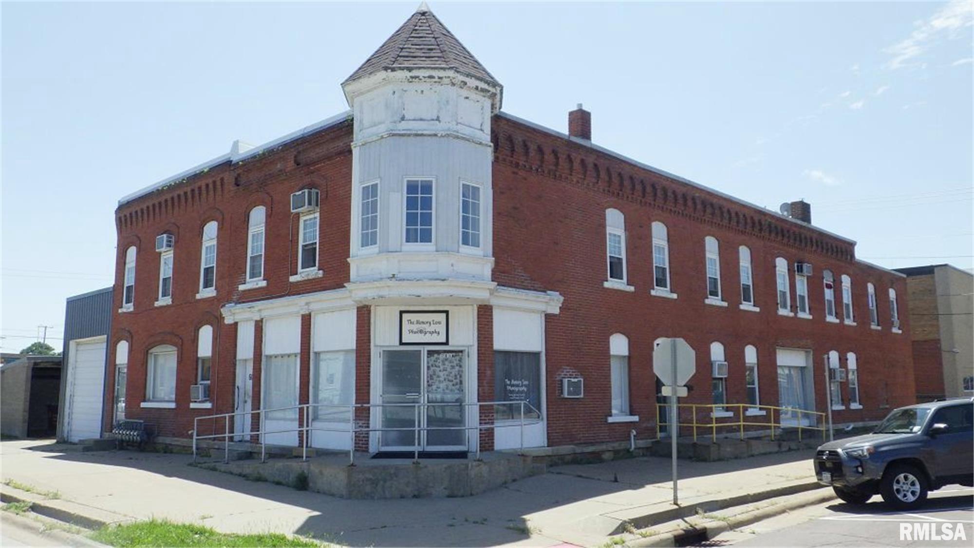 600 1ST Street  Clinton IA 52732