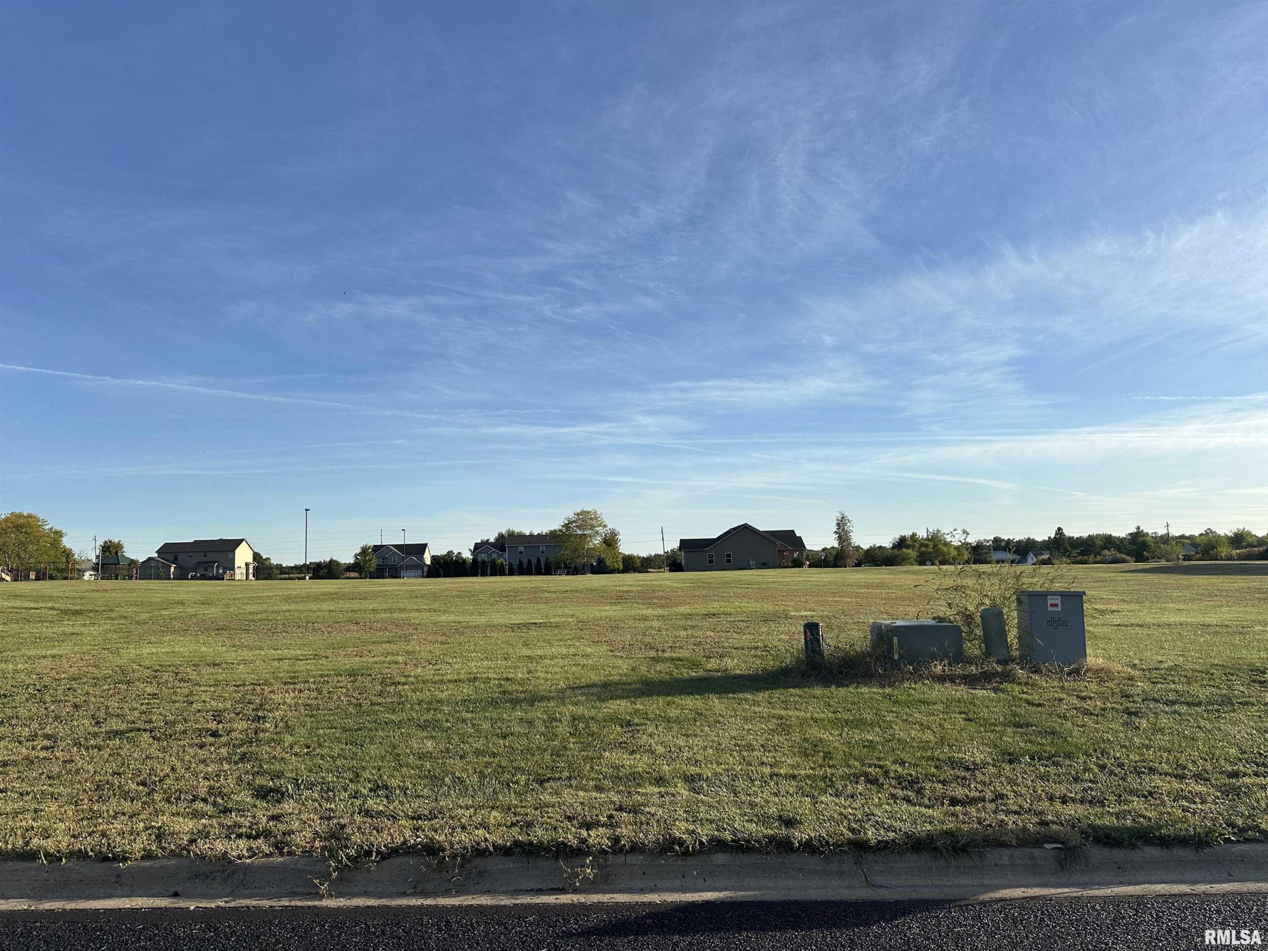 305 SILVER CREEK Drive  Washington IL 61571