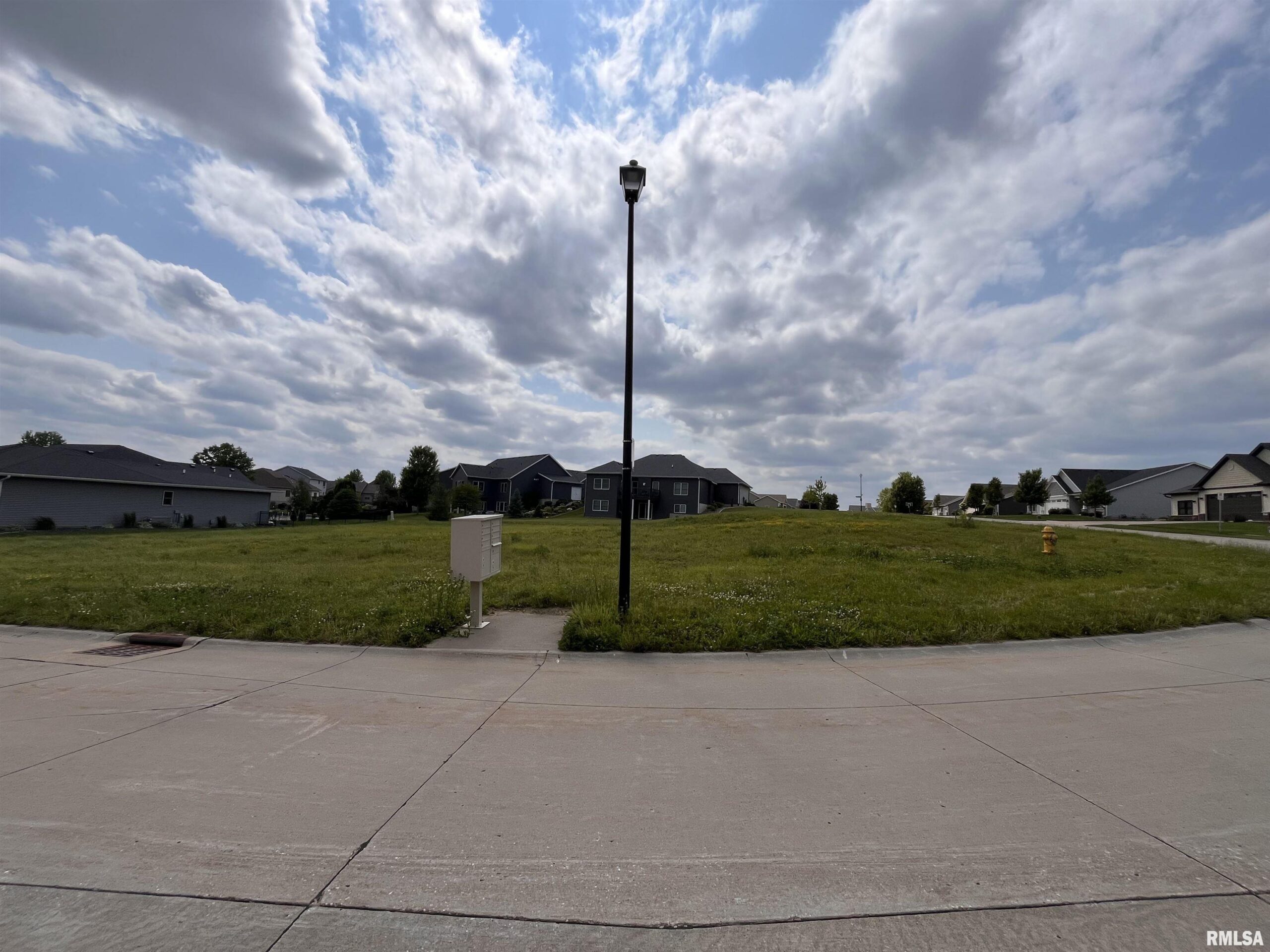 6446 FAIRHAVEN Road  Davenport IA 52807