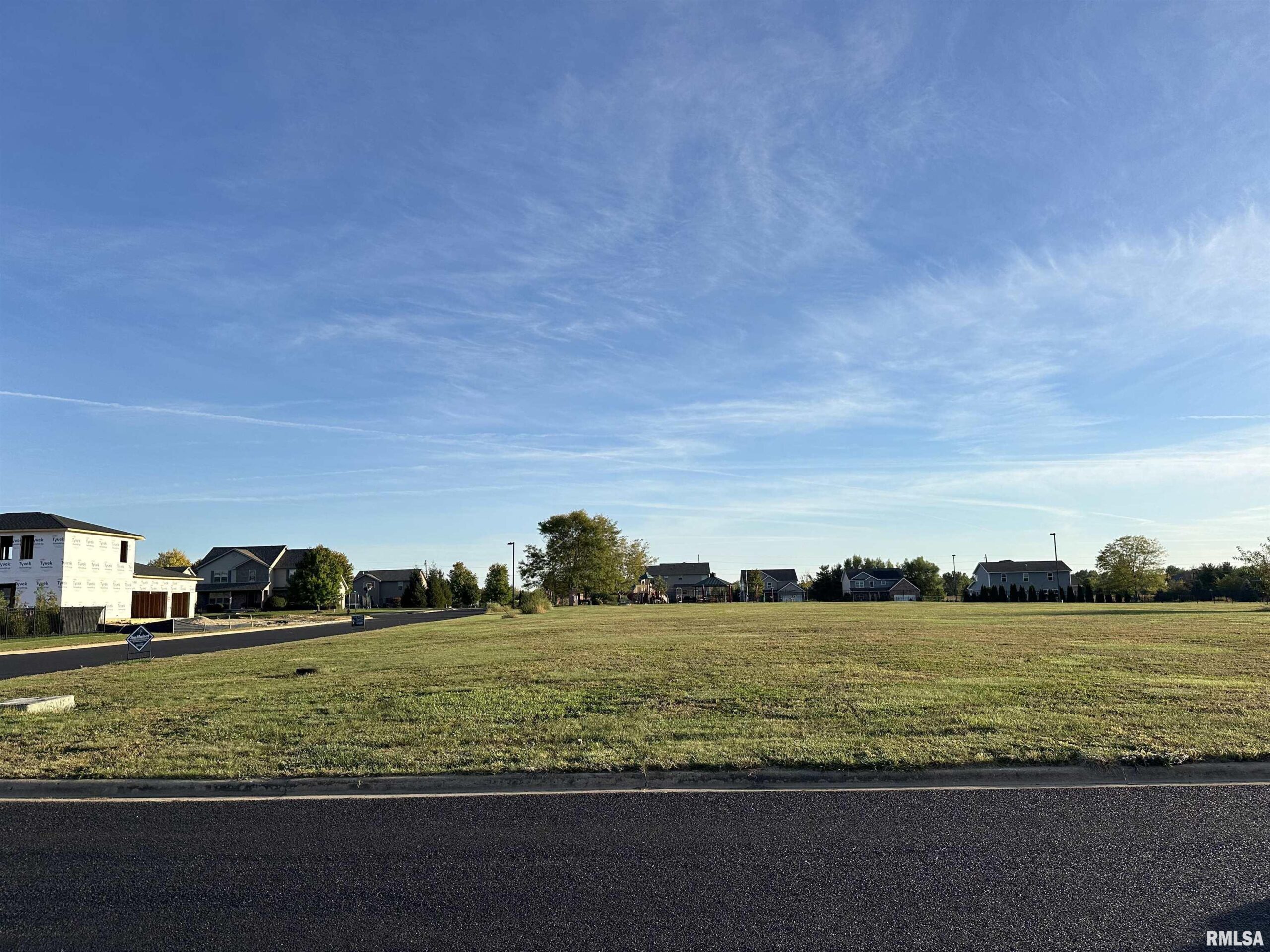 301 SILVER CREEK Drive  Washington IL 61571