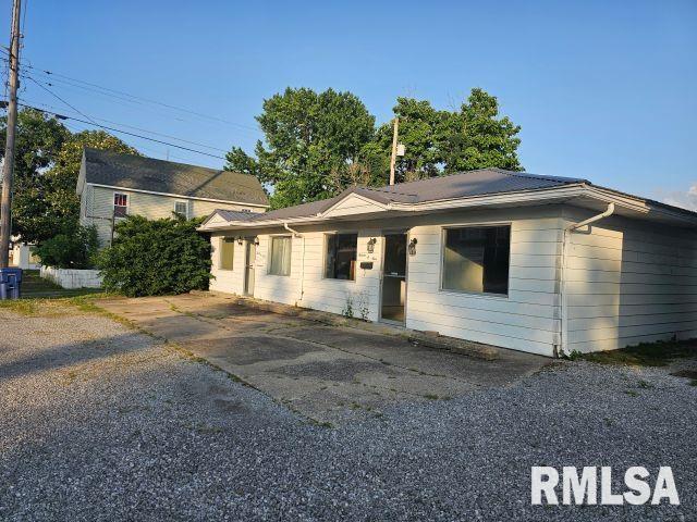 1607 LOCUST Street  Eldorado IL 62930