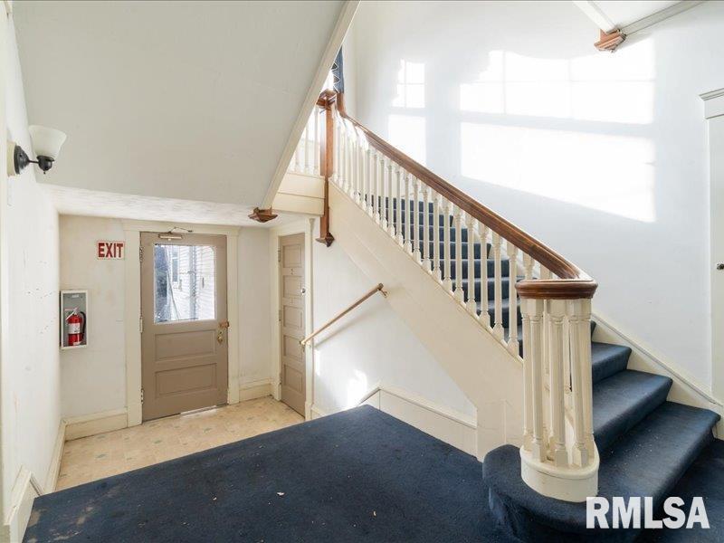 907 LOCUST Street  Davenport IA 52803