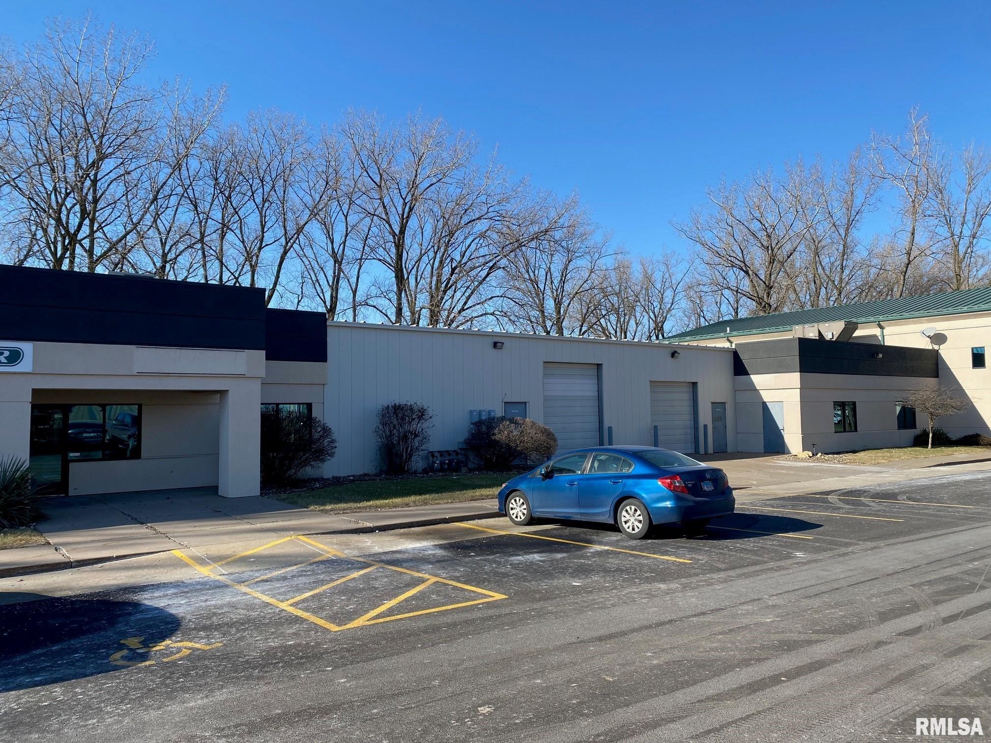 5000 TREMONT Avenue 203 Davenport IA 52807