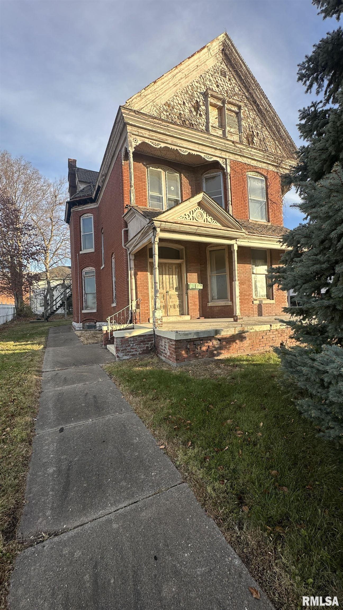 831 BROADWAY Street  Quincy IL 62301