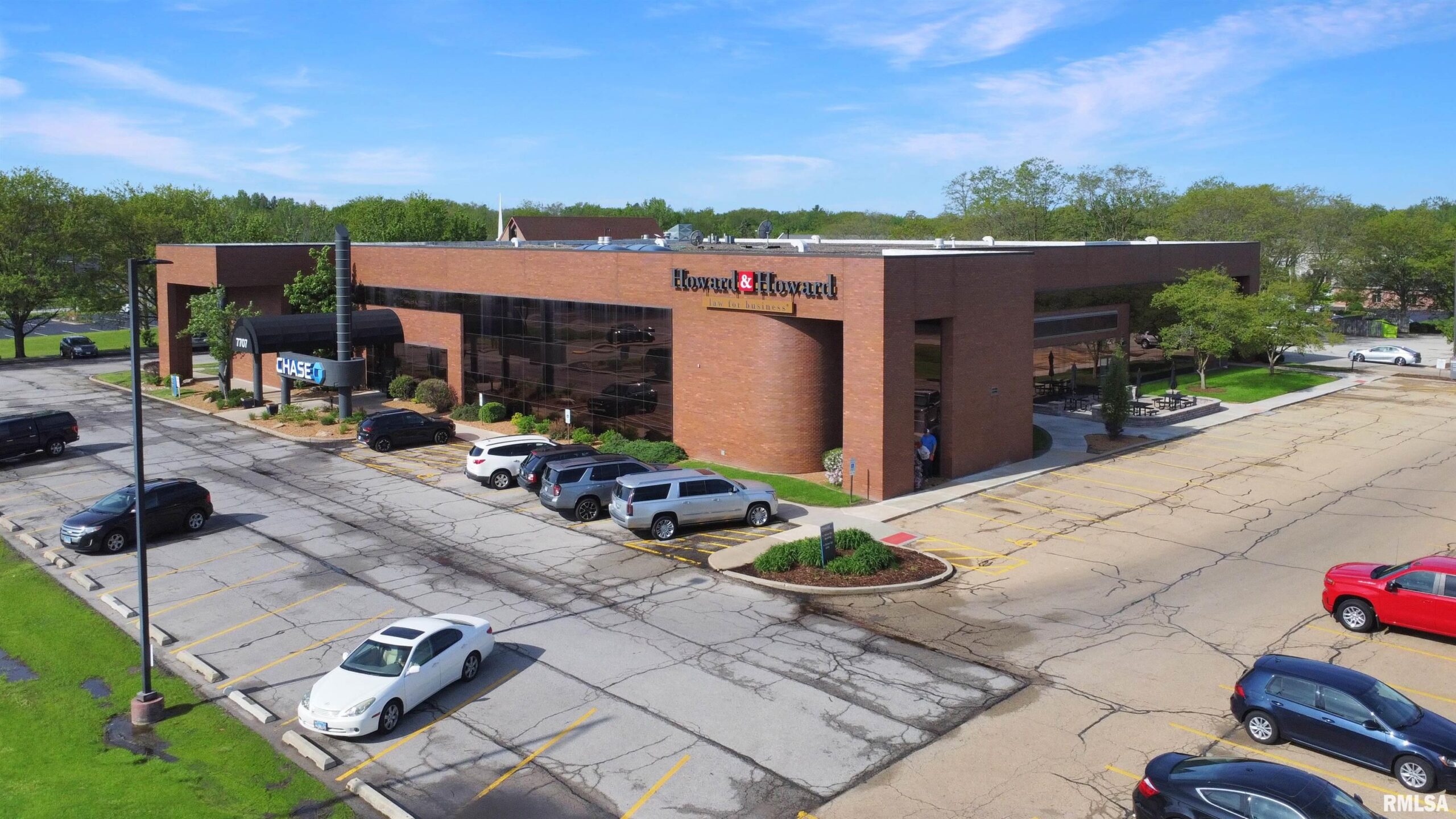 7707 KNOXVILLE Avenue 104 Peoria IL 61614