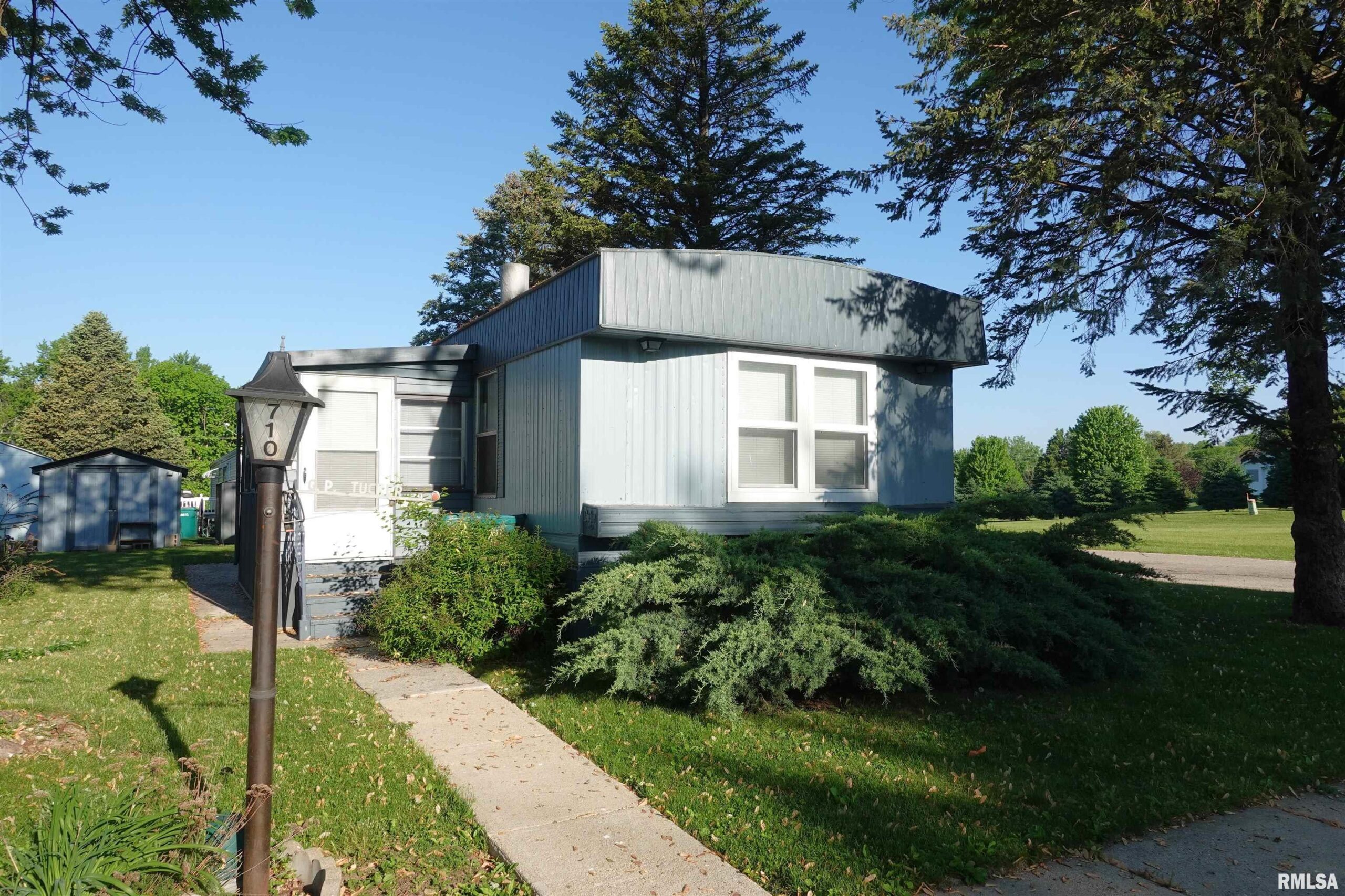 710 Century Estates   Galesburg IL 61401