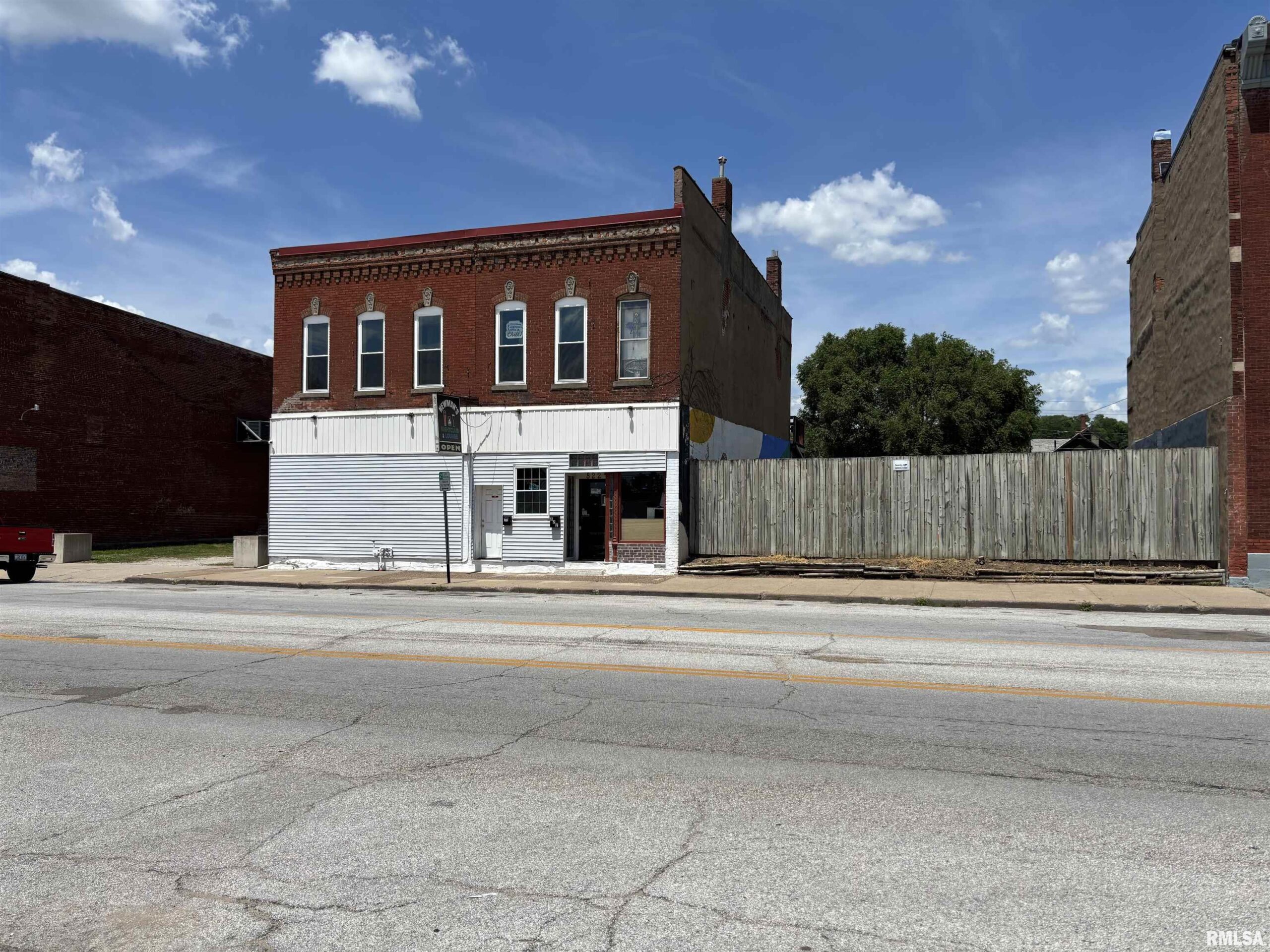 822 2ND Street  Davenport IA 52802