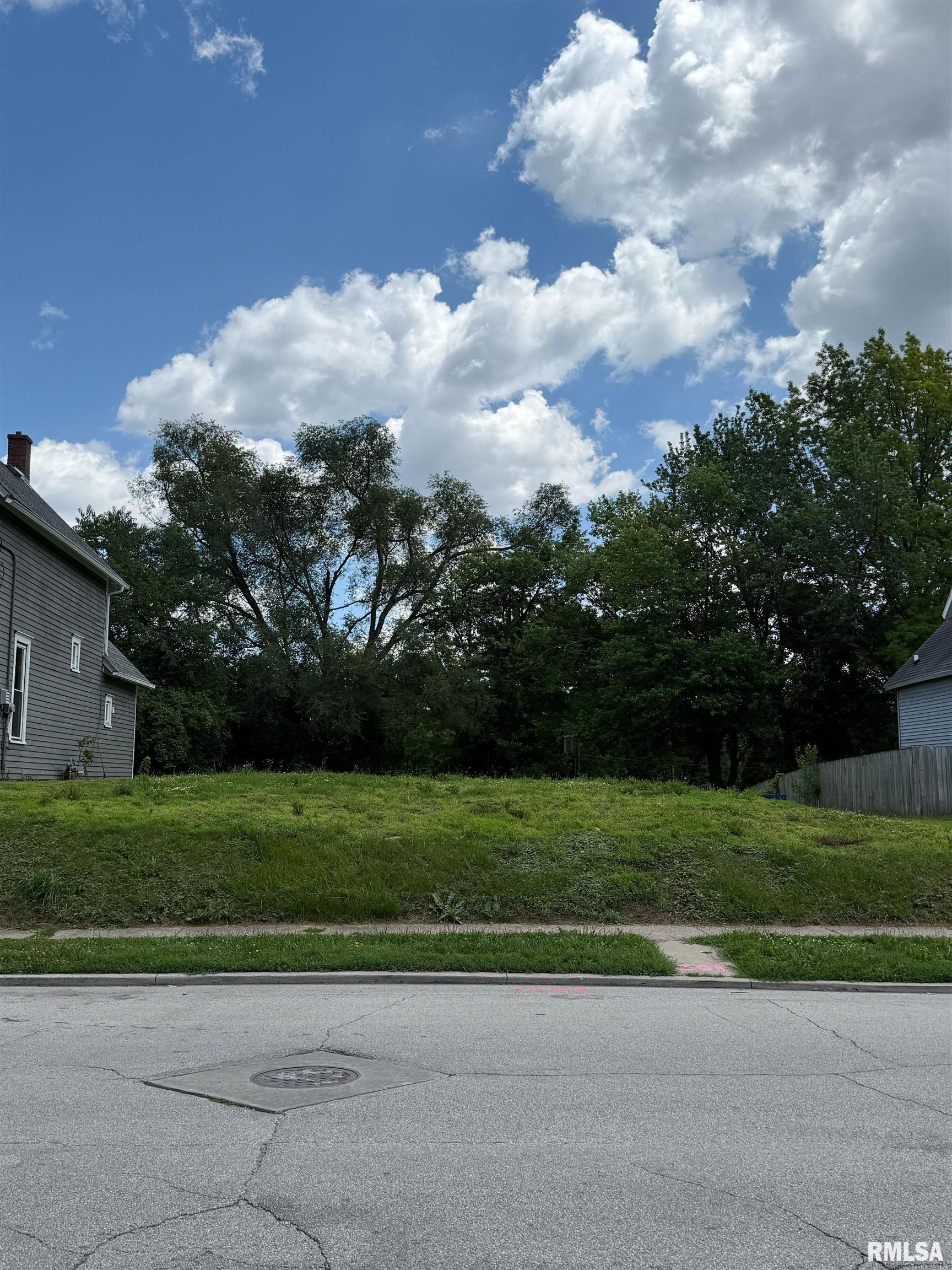 1501 BRIDGE Avenue  Davenport IA 52803