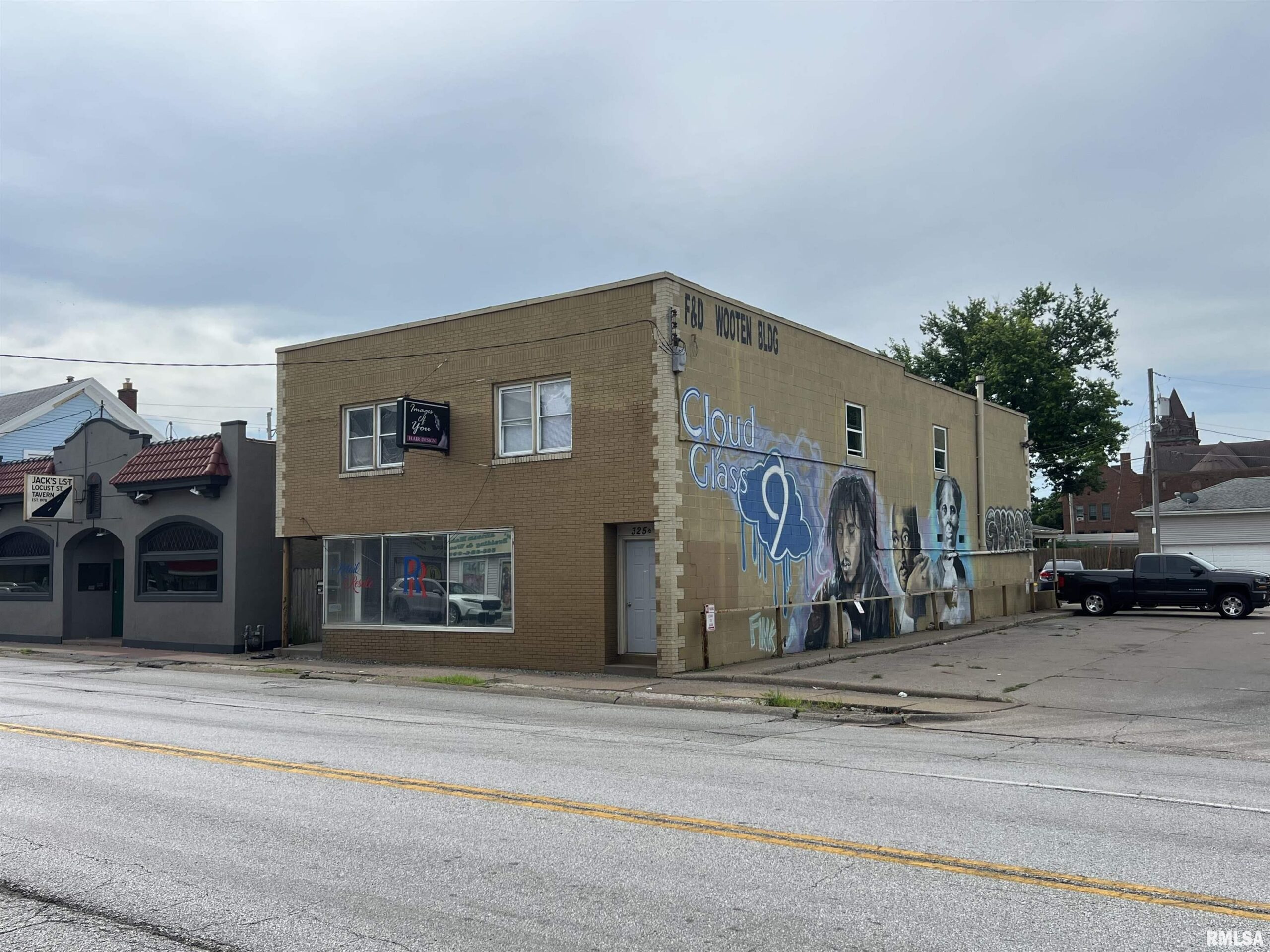 325 LOCUST Street  Davenport IA 52803