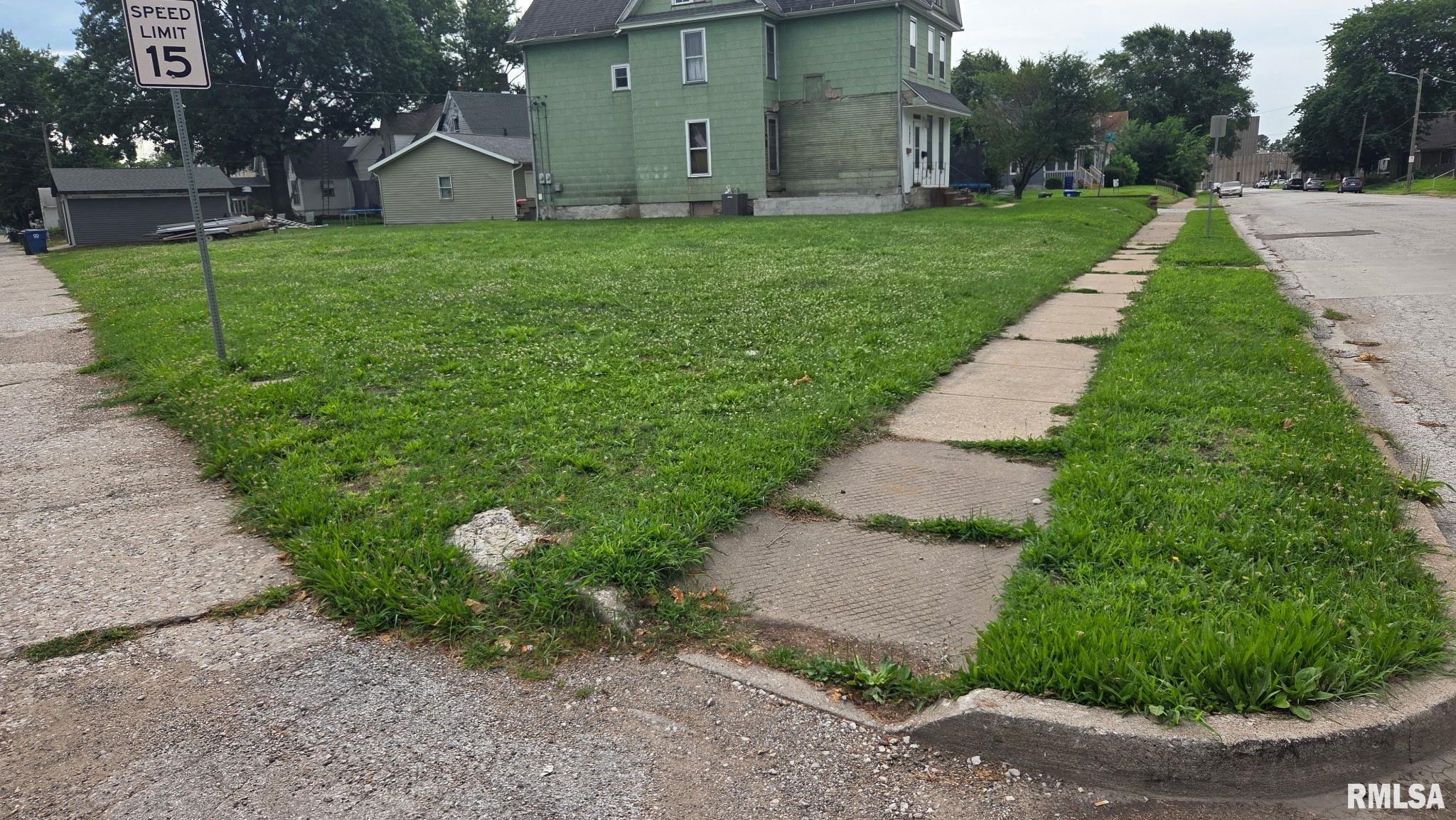 117 PINE Street  Davenport IA 52802