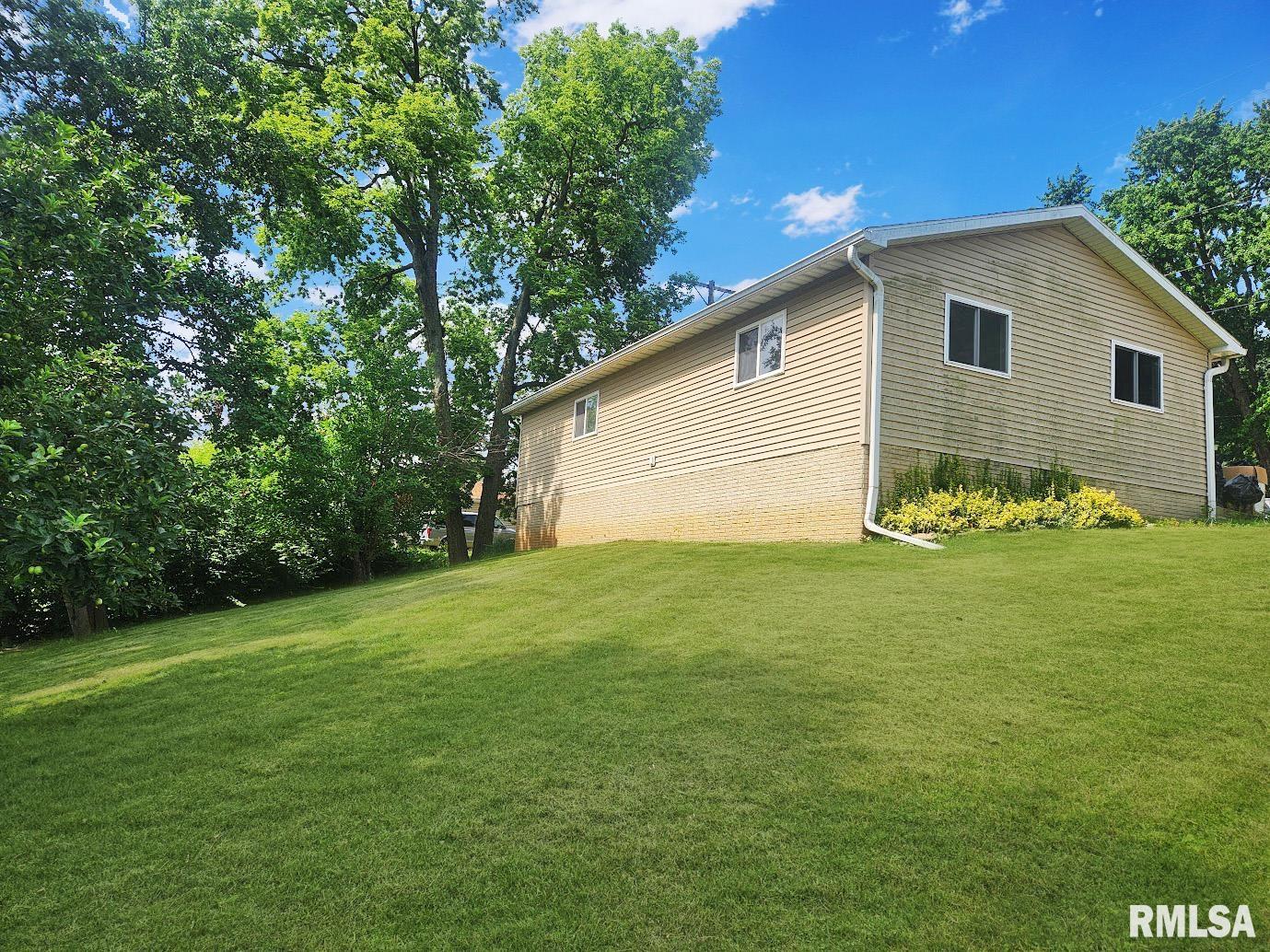 215 2ND Street  Sparland IL 61565