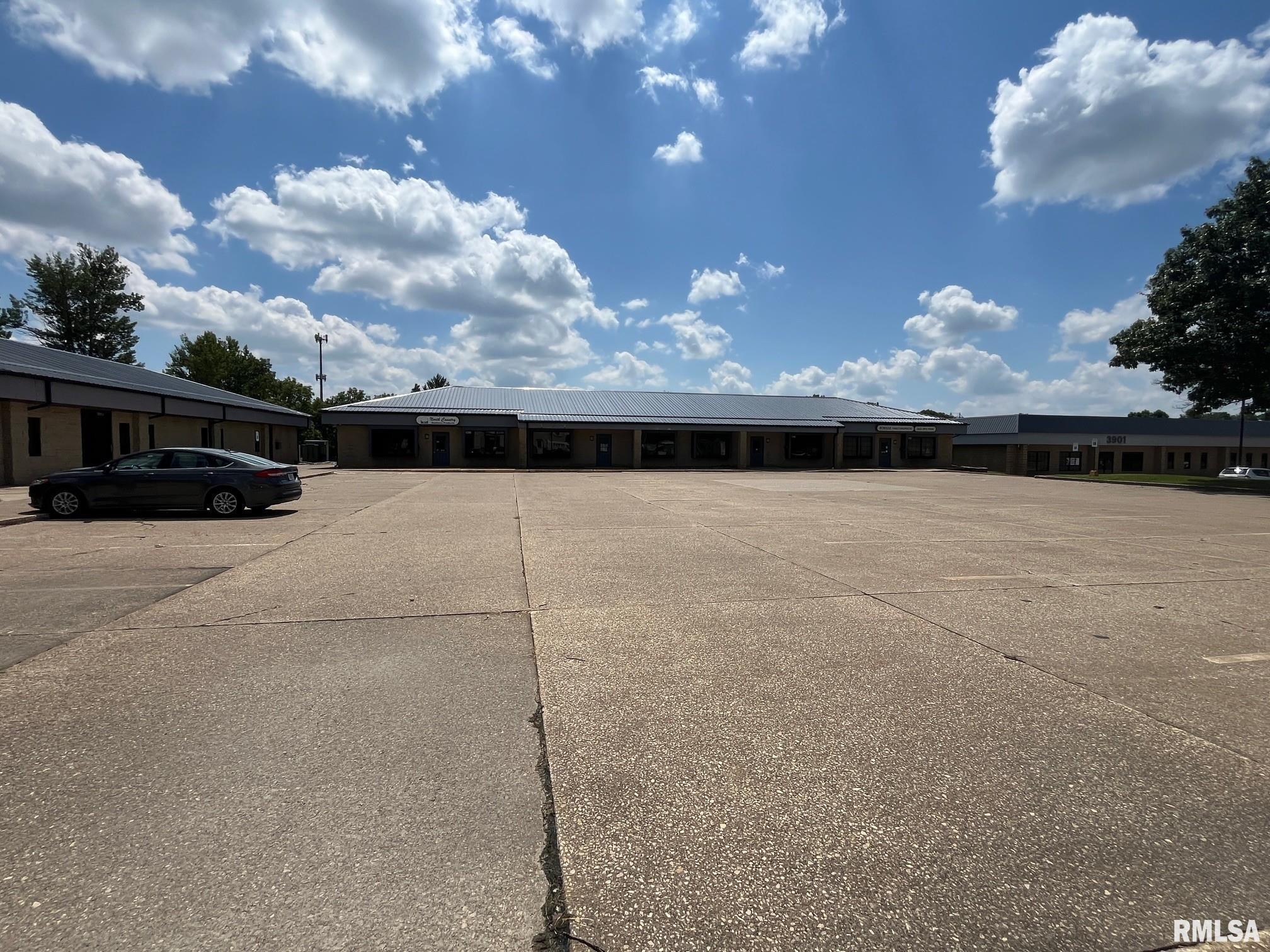 3817 LOCUST Street  Davenport IA 52804