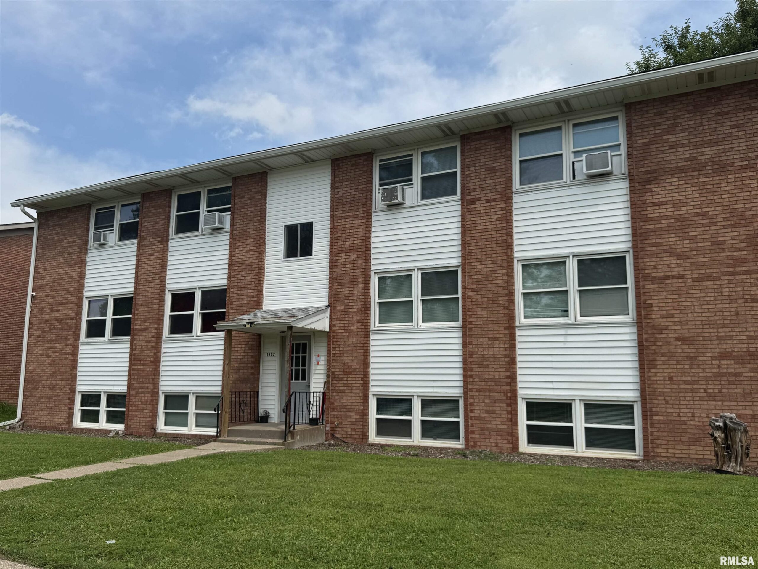 1907 16TH Street  Silvis IL 61282