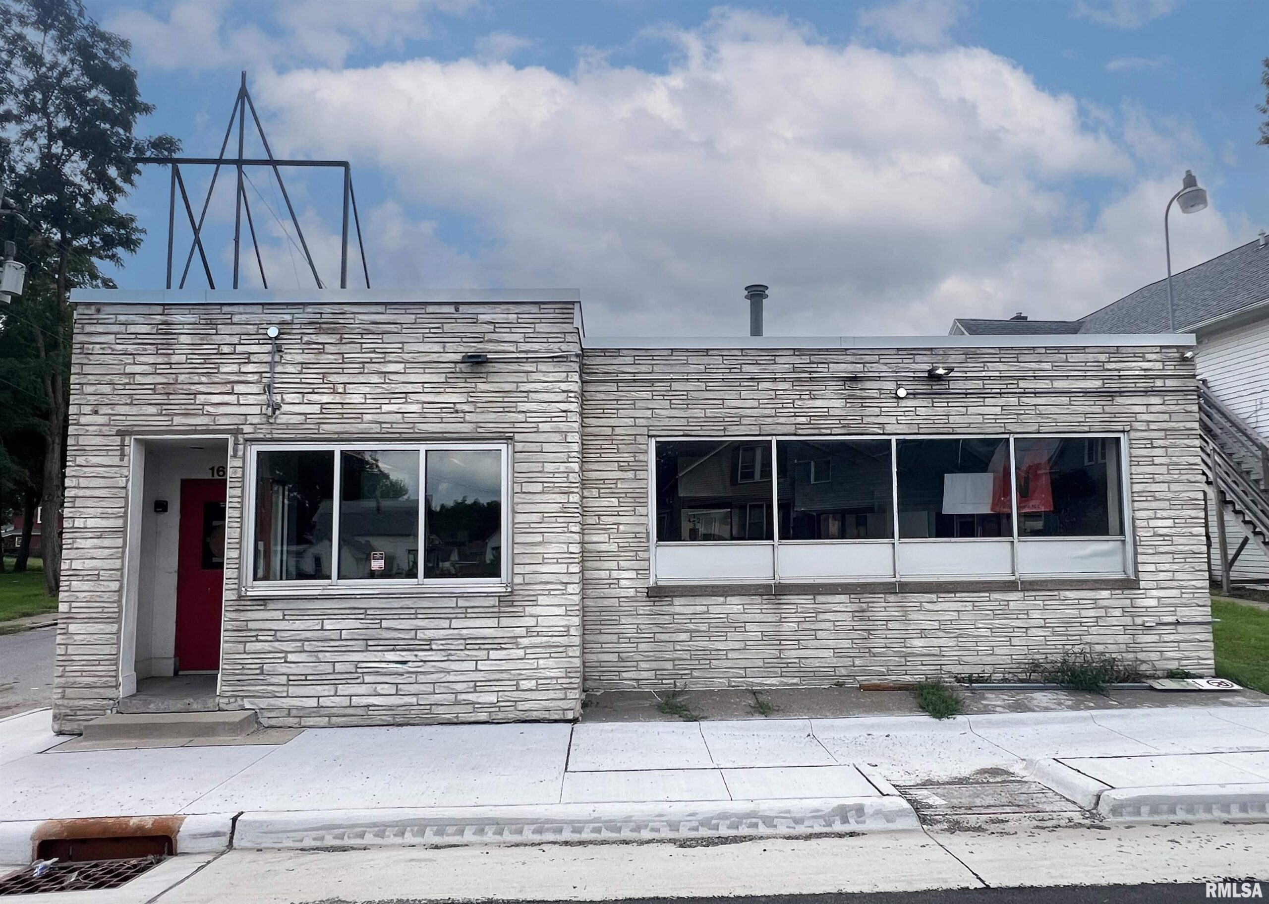 1601 3RD Street  Davenport IA 52802