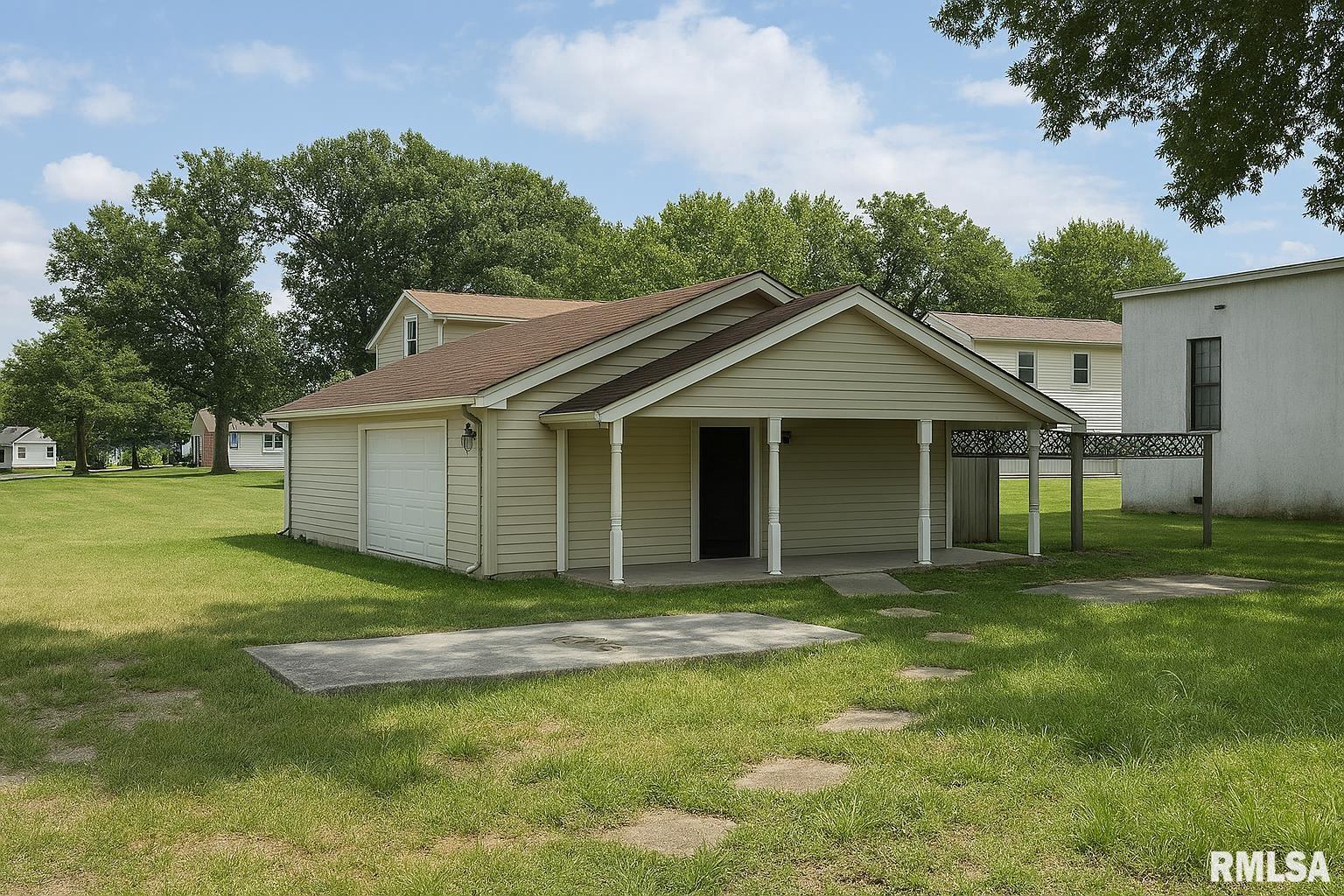 506 4TH Street  Elkville IL 62932