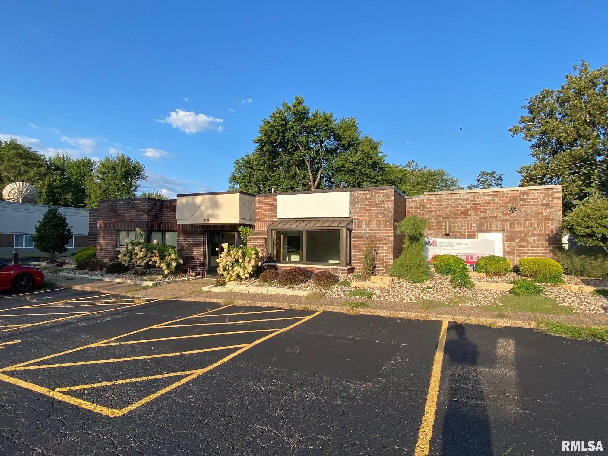 2121 1ST Street A  Moline IL 61265