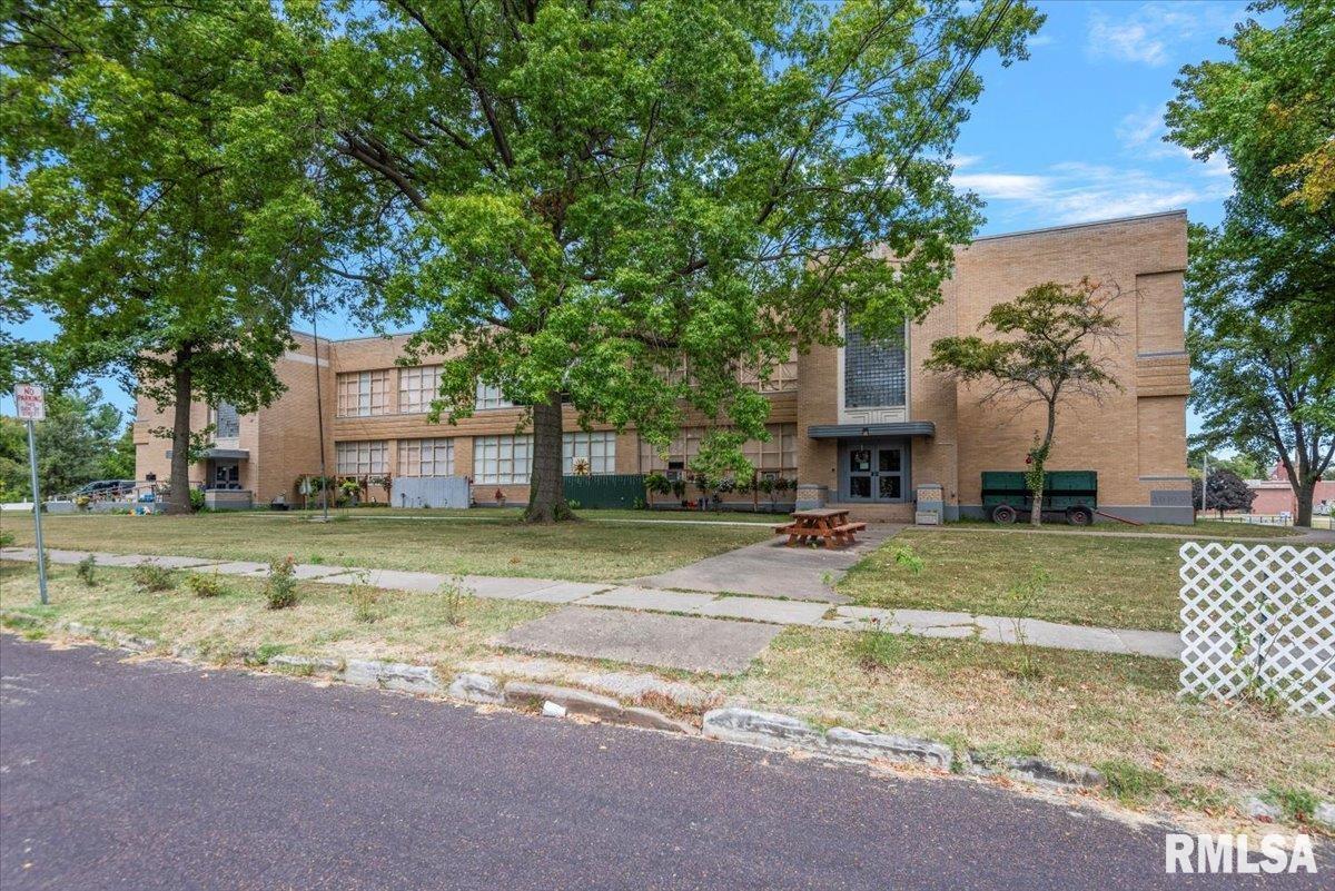 352 FRANKLIN Street Jacksonville IL 62650