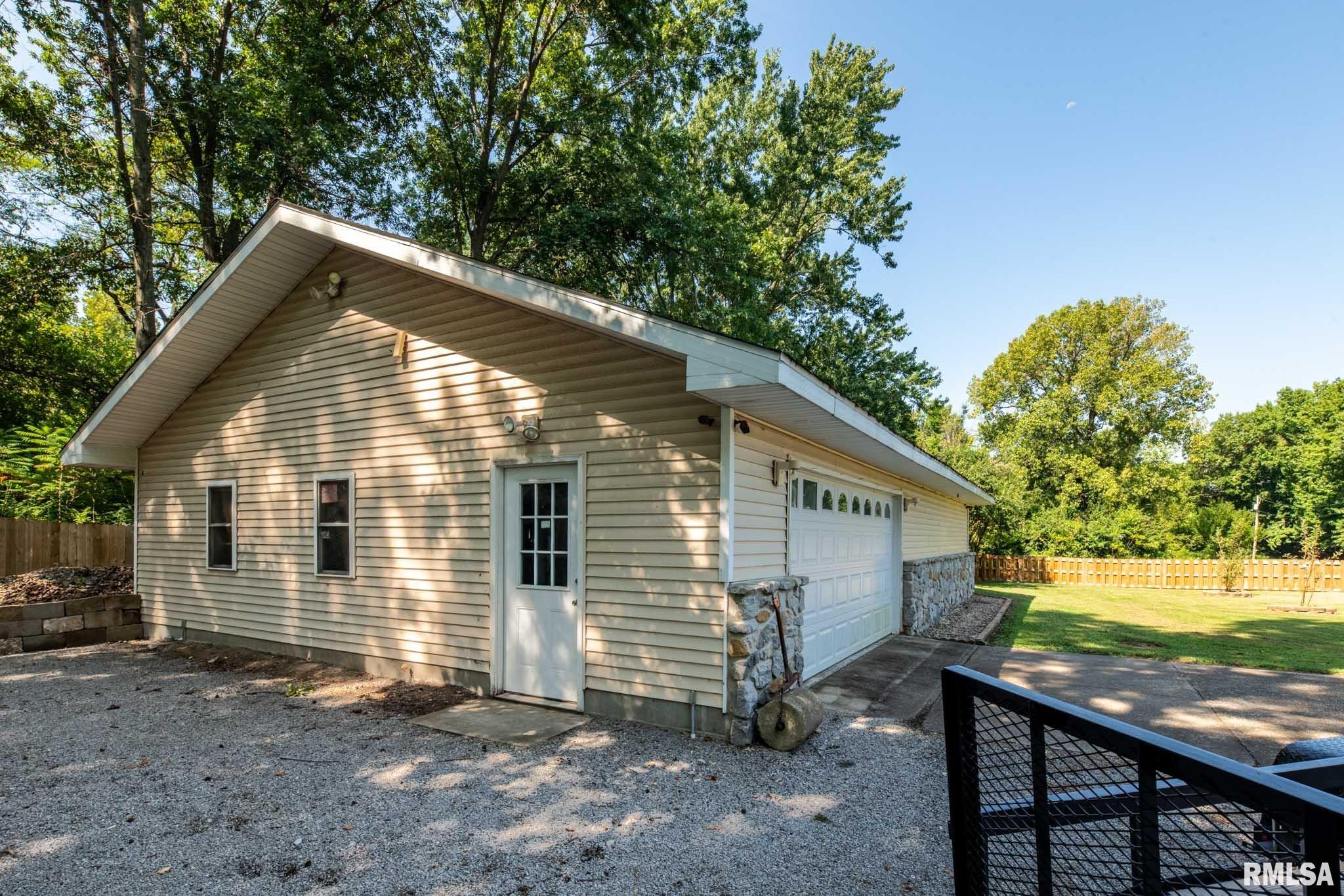 000 Candy Cane Lane West Frankfort IL 62896