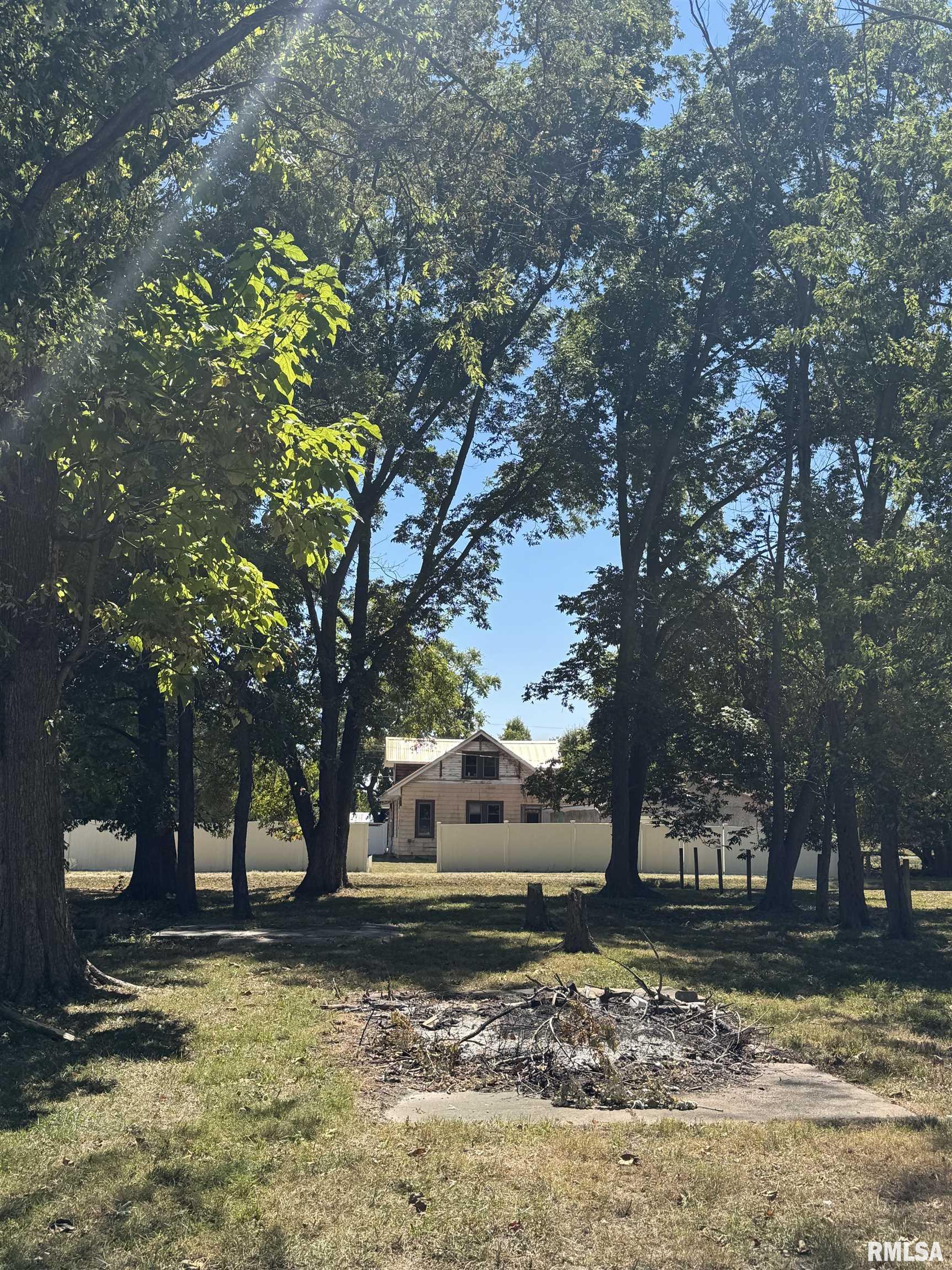 209 FRANKLIN Street  Duquoin IL 62832