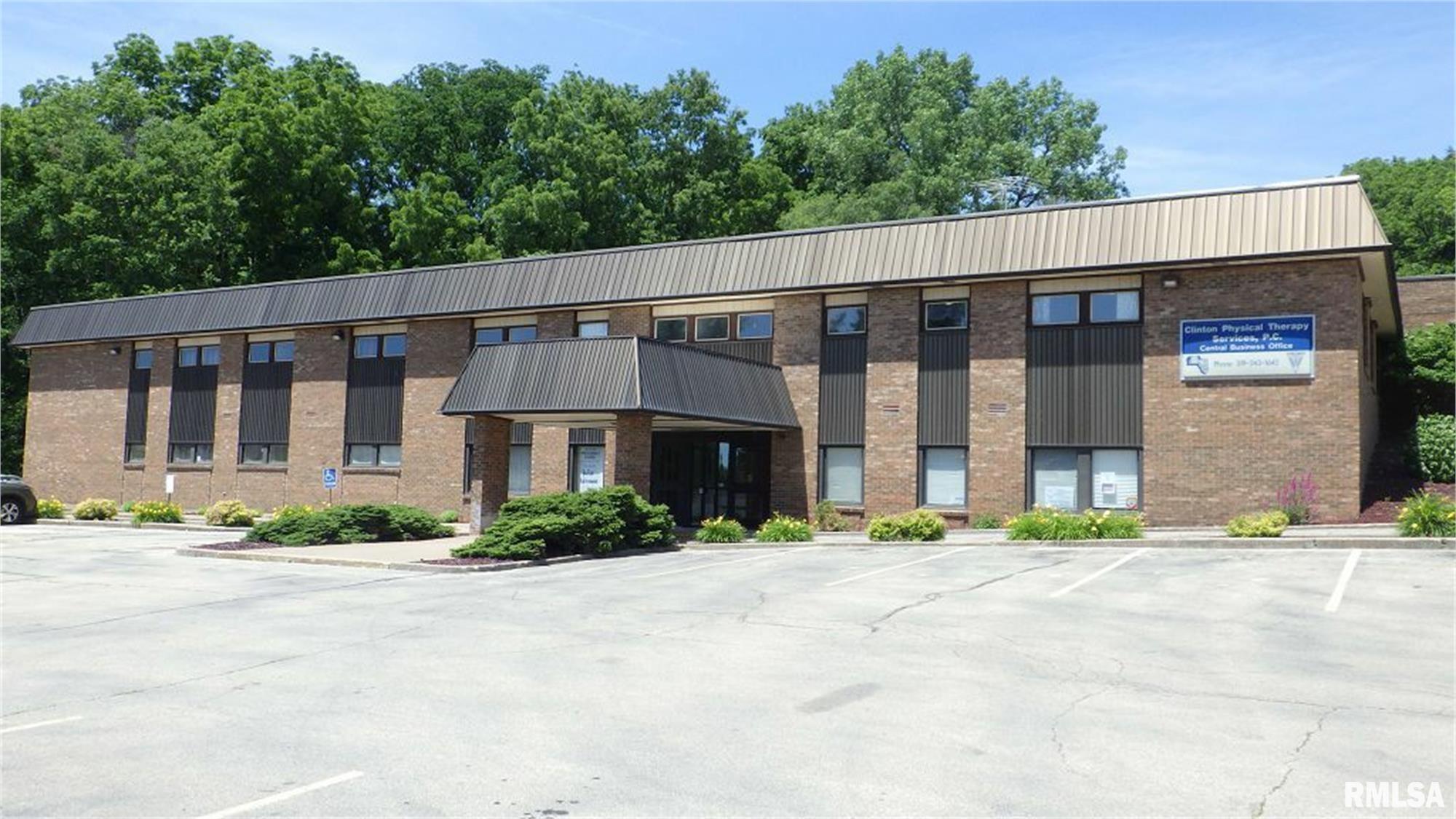 240 BLUFF Boulevard Clinton IA 52732