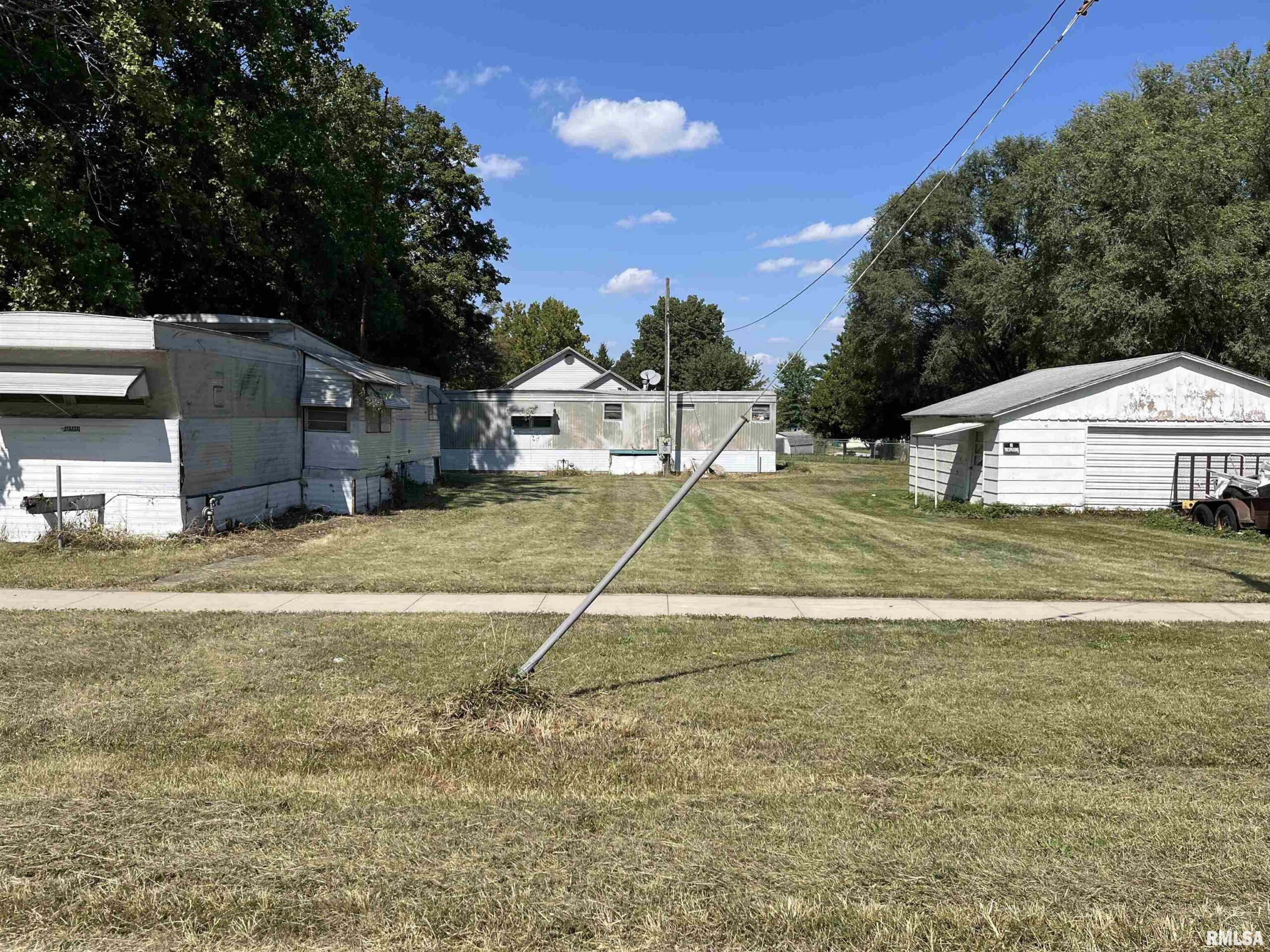305 CHAMBERLAIN Street  Roseville IL 61473