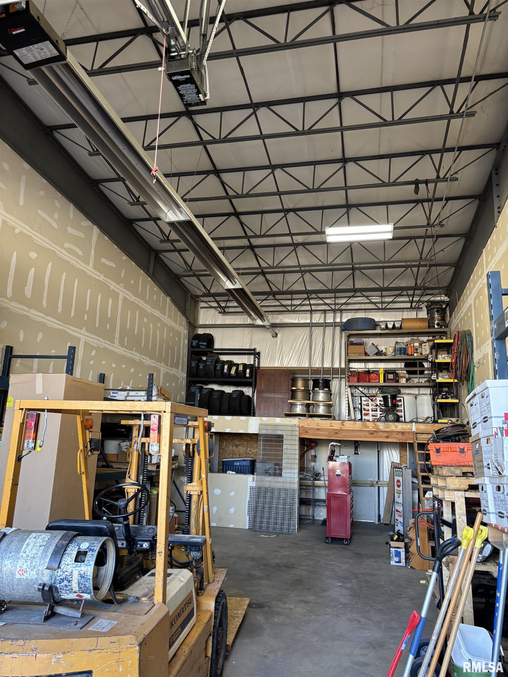 2301 MANUFACTURING Drive Clinton IA 52732